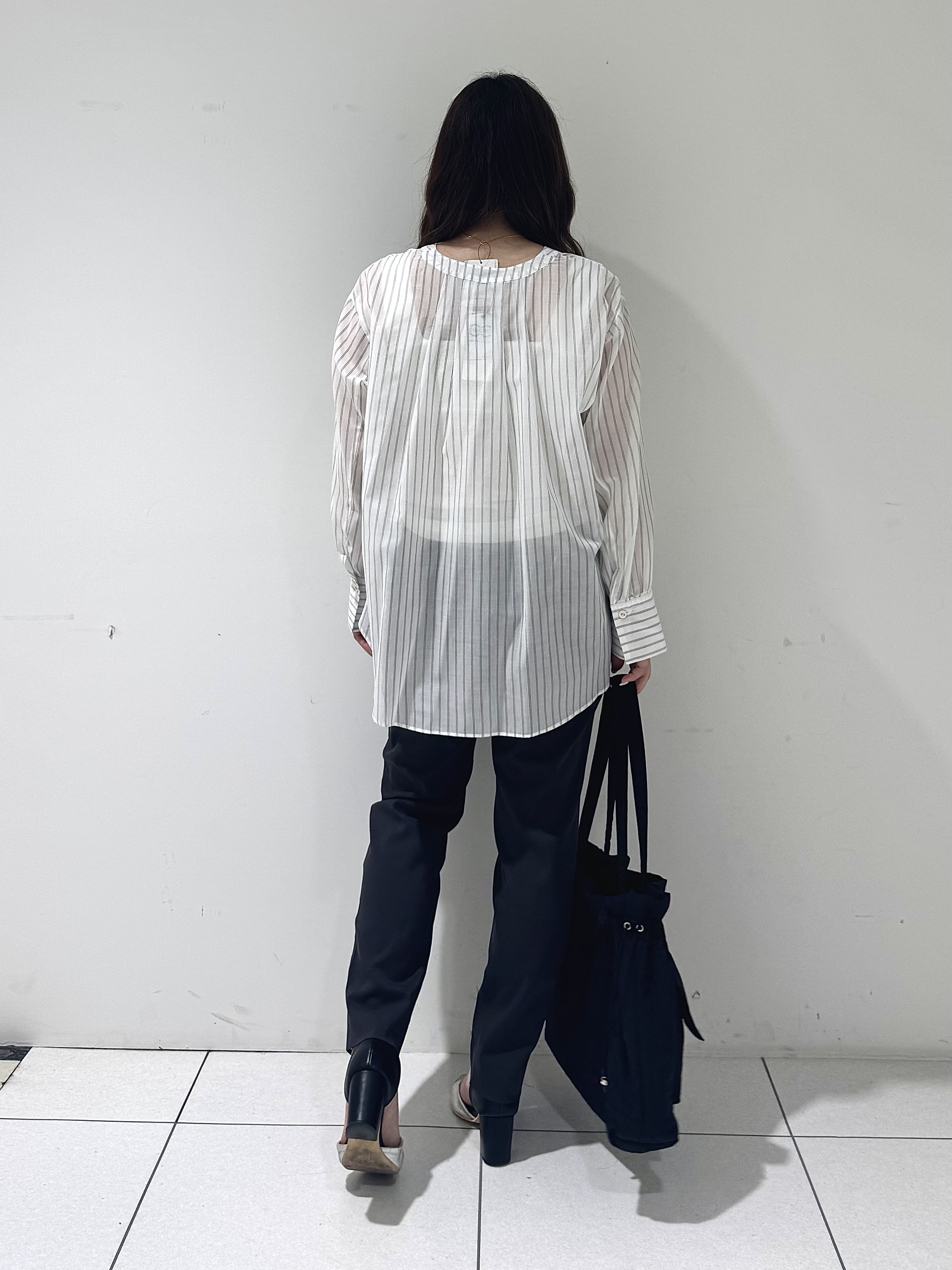 そんさんの「INDIVI｜【洗える／軽やか】無地＆ストライプ柄 切替タックブラウス」を使ったコーディネート