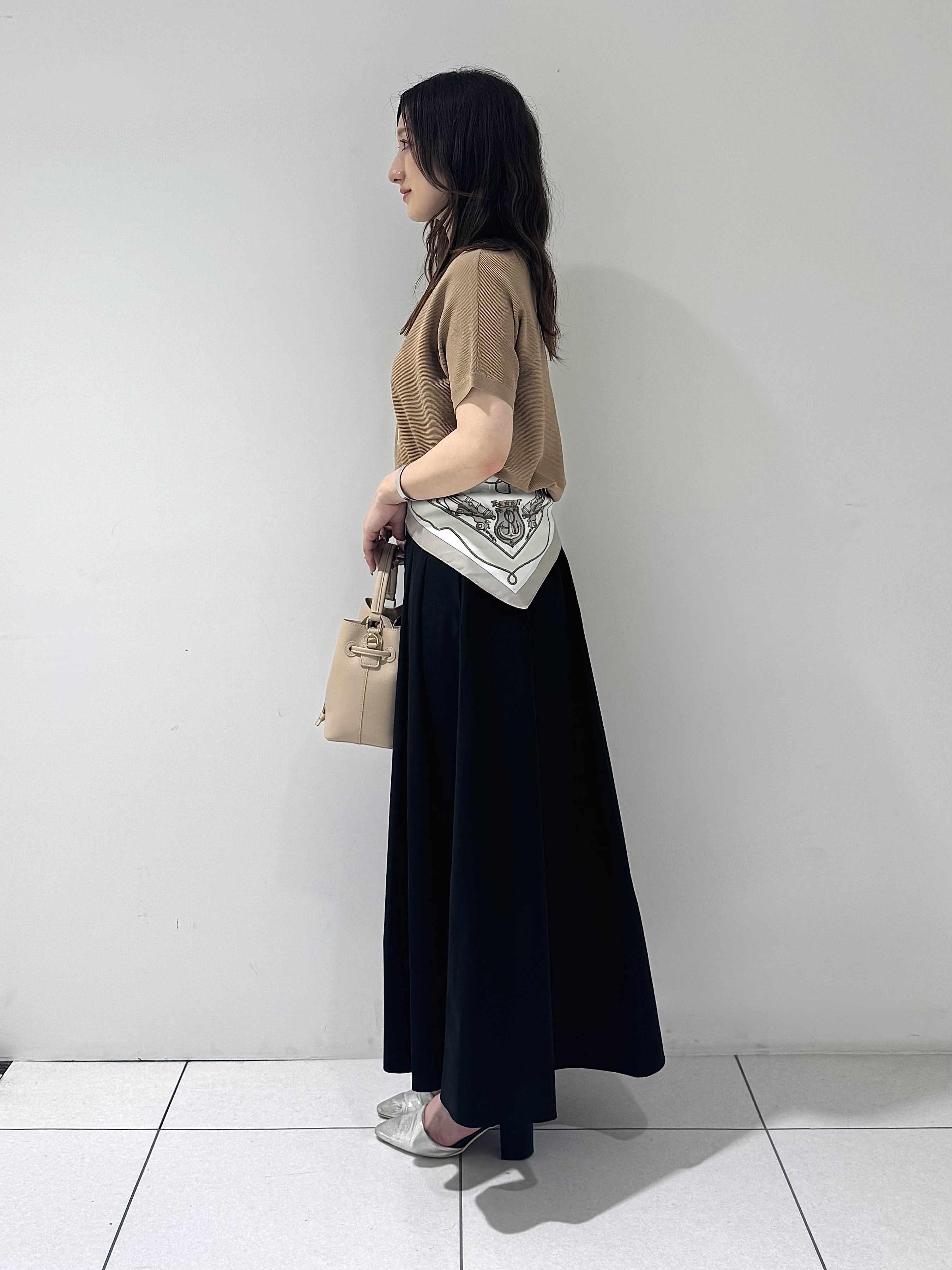 そんさんの「INDIVI｜【洗える】ガーター編みVネックニットT」を使ったコーディネート