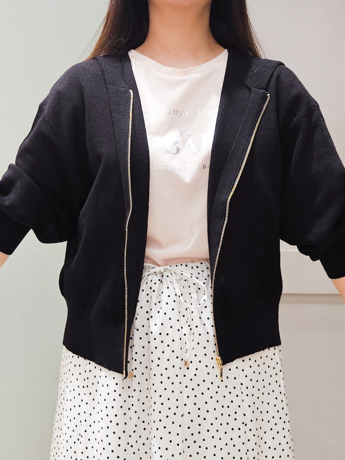maiさんの「grove｜【洗濯機OK・UVカット】大人の抜け感、シアーニットフードパーカ」を使ったコーディネート