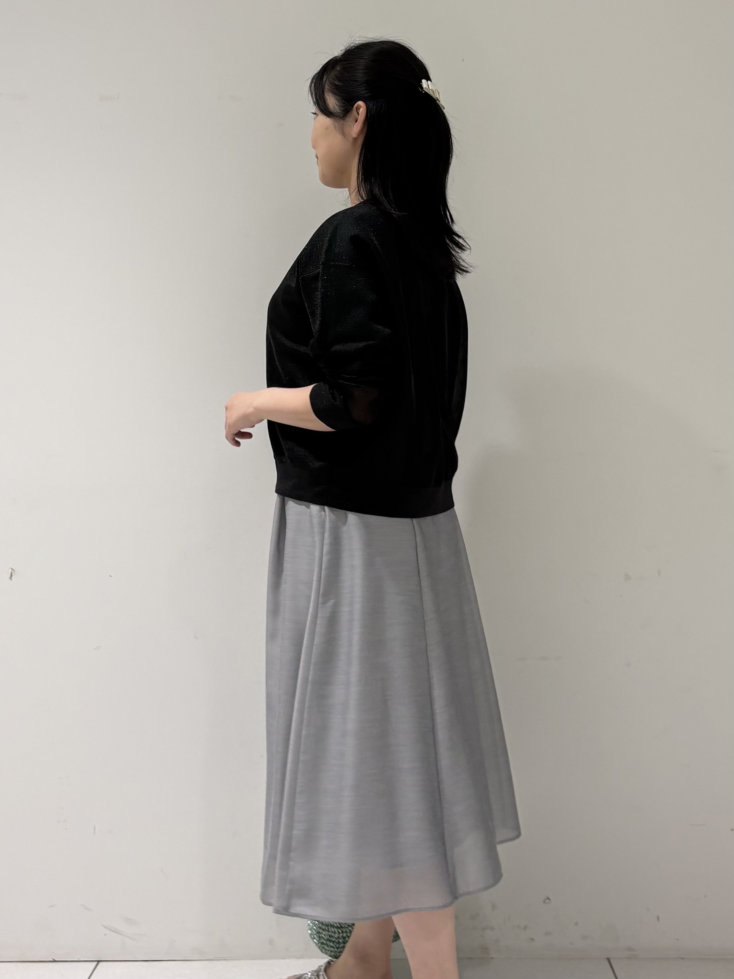 momokoさんの「INDIVI｜【洗える／シアーラメ】ブルゾン風ジップアップニットカーディガン」を使ったコーディネート