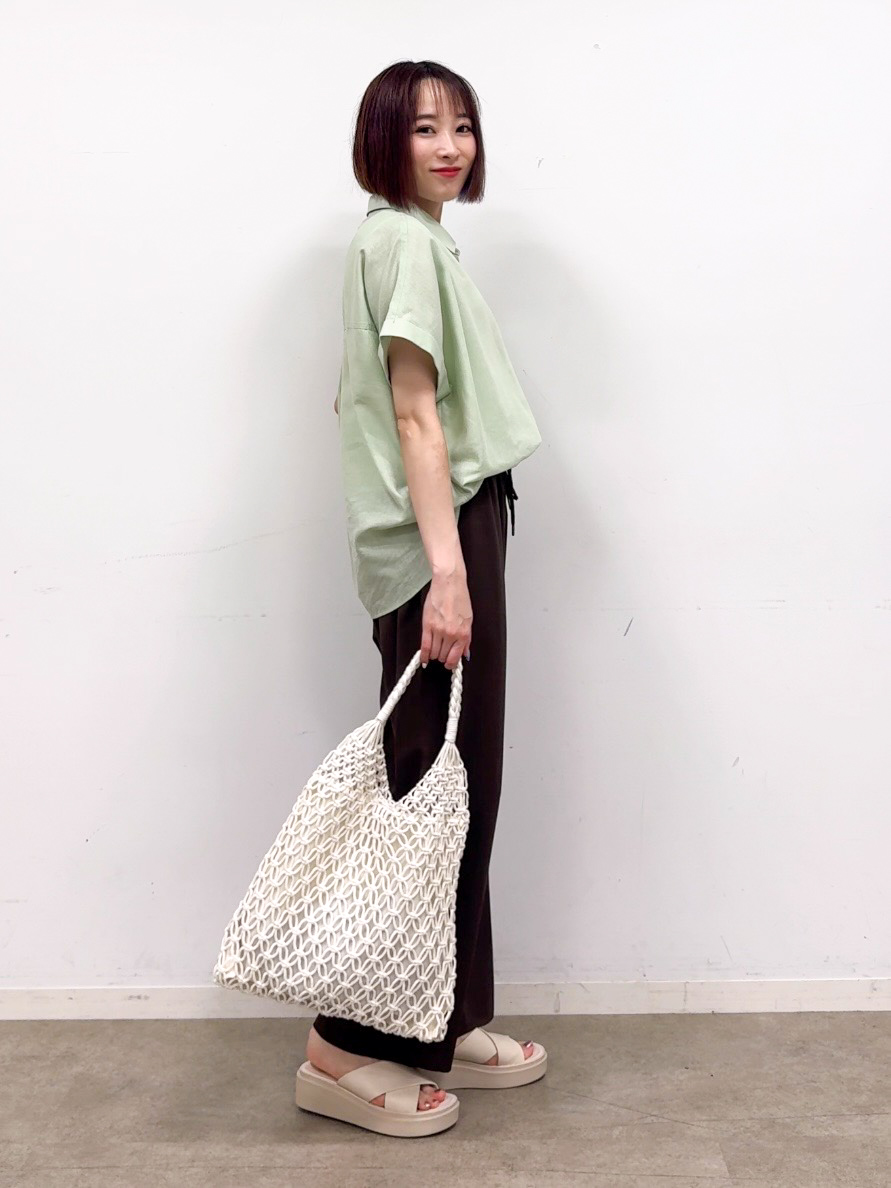 𝐜𝐡𝐢𝐤𝐚さんの「SHOO･LA･RUE｜【UV/吸水速乾/抗菌防臭】インせず着られる フレンチリネンスキッパーシャツ」を使ったコーディネート
