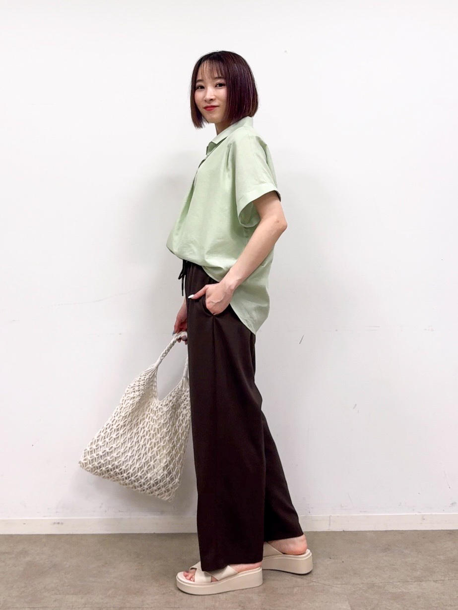 𝐜𝐡𝐢𝐤𝐚さんの「SHOO･LA･RUE｜【UV/吸水速乾/抗菌防臭】インせず着られる フレンチリネンスキッパーシャツ」を使ったコーディネート