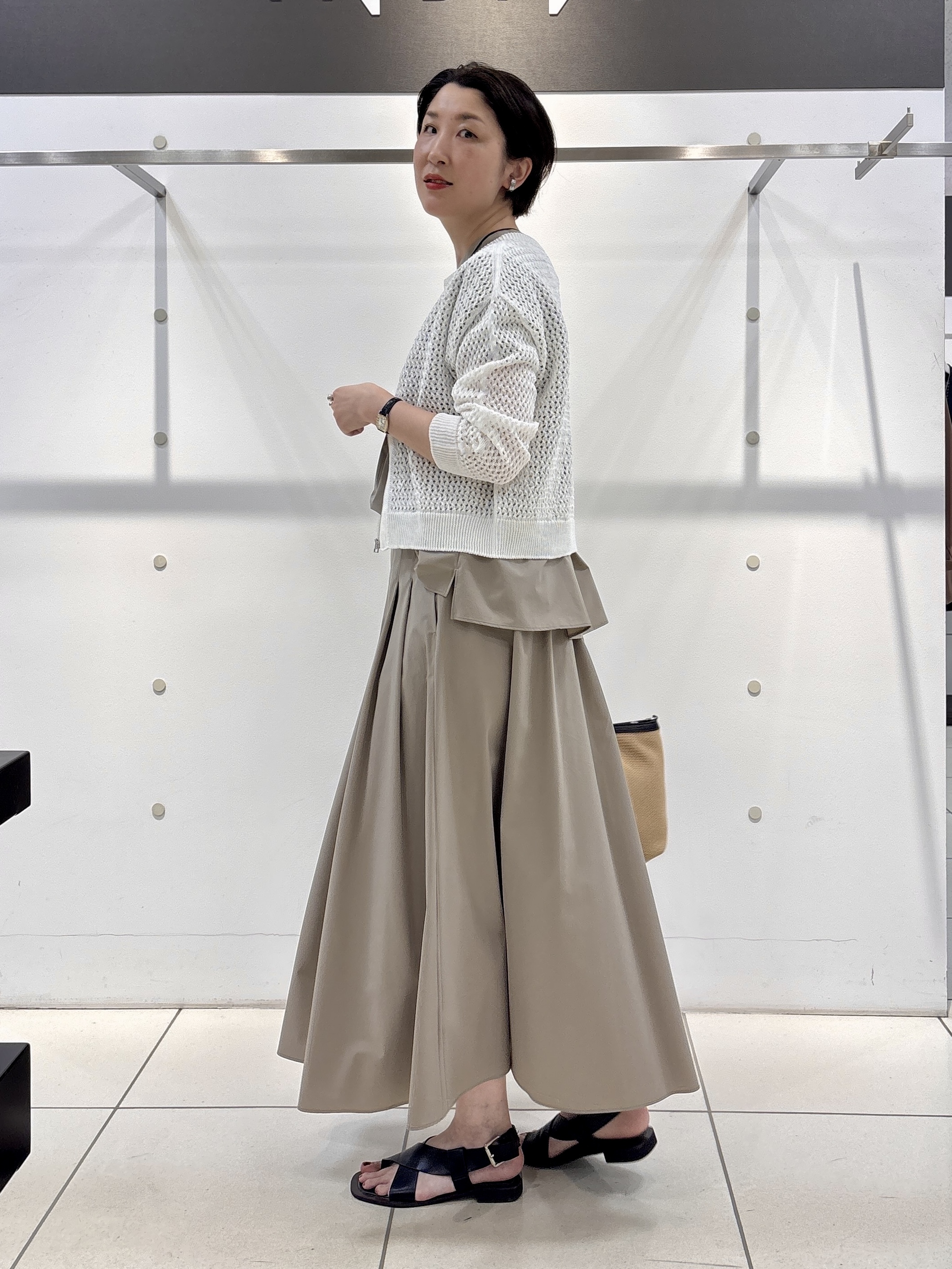 yuriさんの「INDIVI｜【撥水／UVケア／SETUP可能】軽量タックスキッパーブラウス」を使ったコーディネート