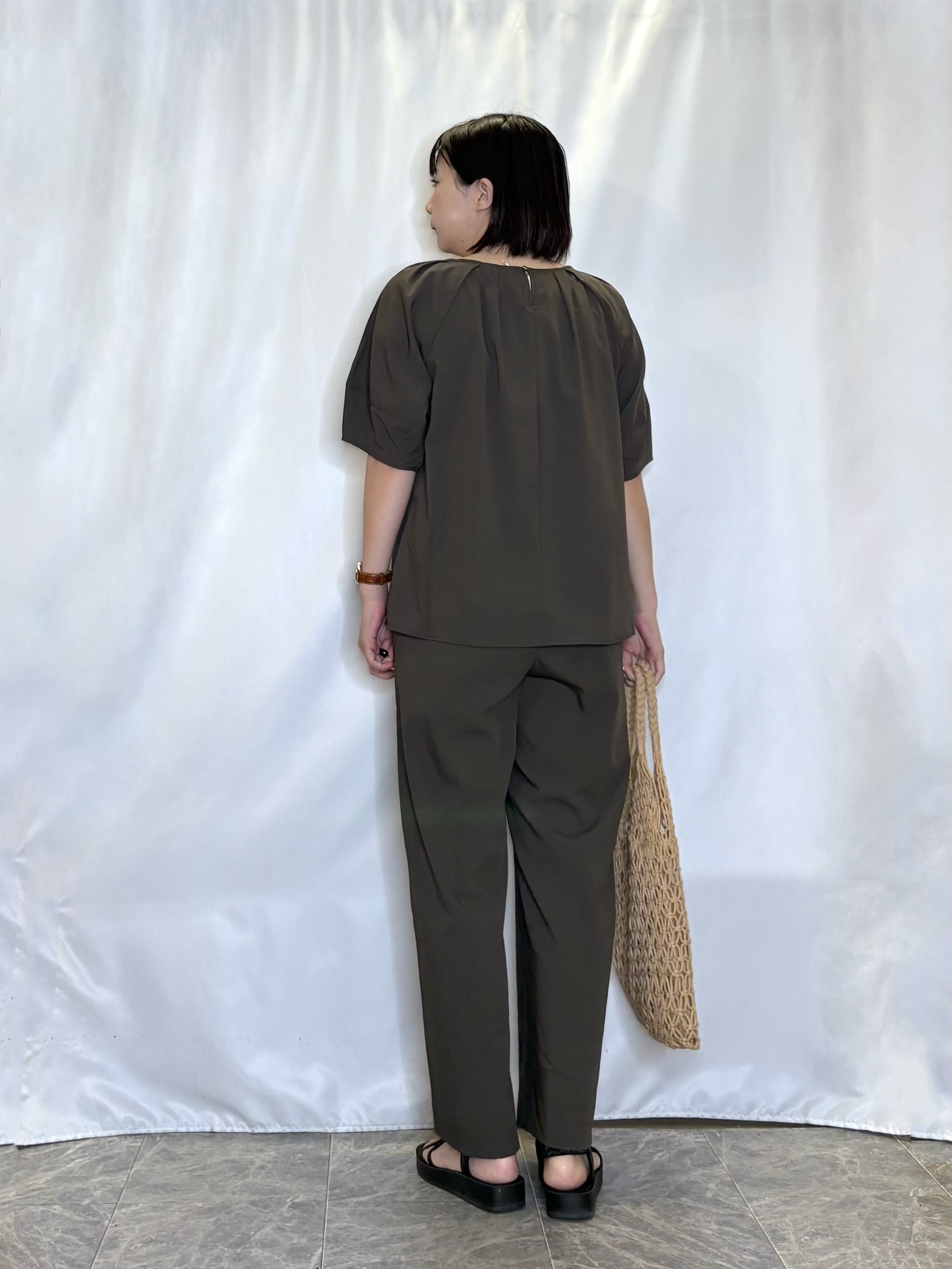 ネリさんの「SHOO･LA･RUE｜【S-LL/洗濯機可/セットアップ可】軽凛(かろりん) タックブラウス」を使ったコーディネート