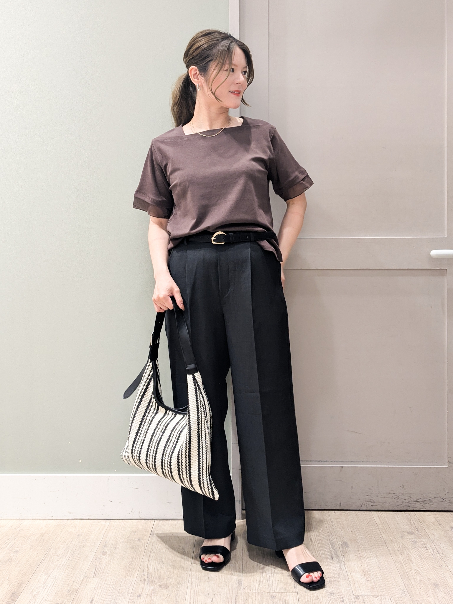kuwawaさんの「grove｜【二の腕カバー/UVカット】袖口シアースクエアネックTシャツ」を使ったコーディネート