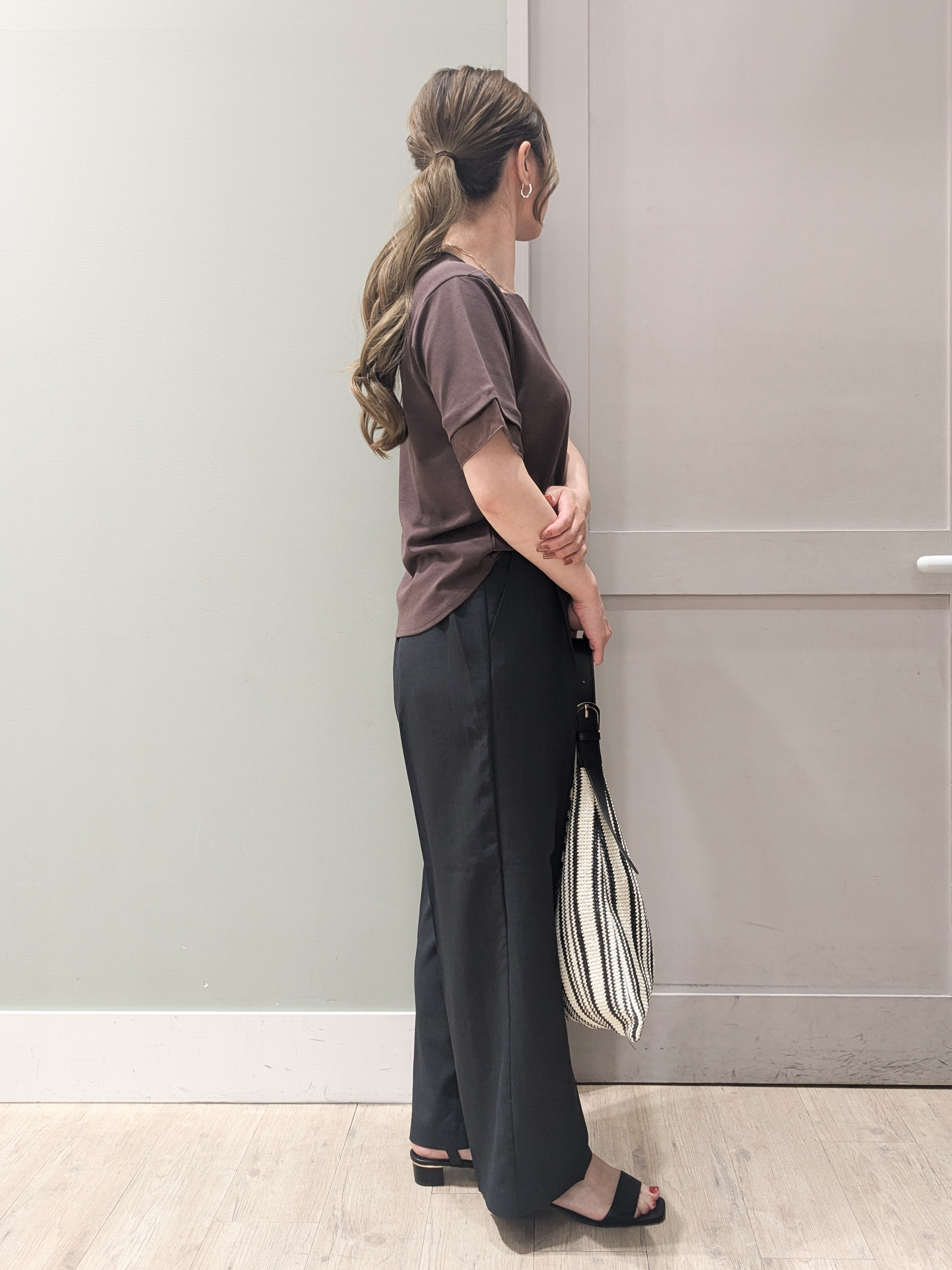 kuwawaさんの「grove｜【二の腕カバー/UVカット】袖口シアースクエアネックTシャツ」を使ったコーディネート