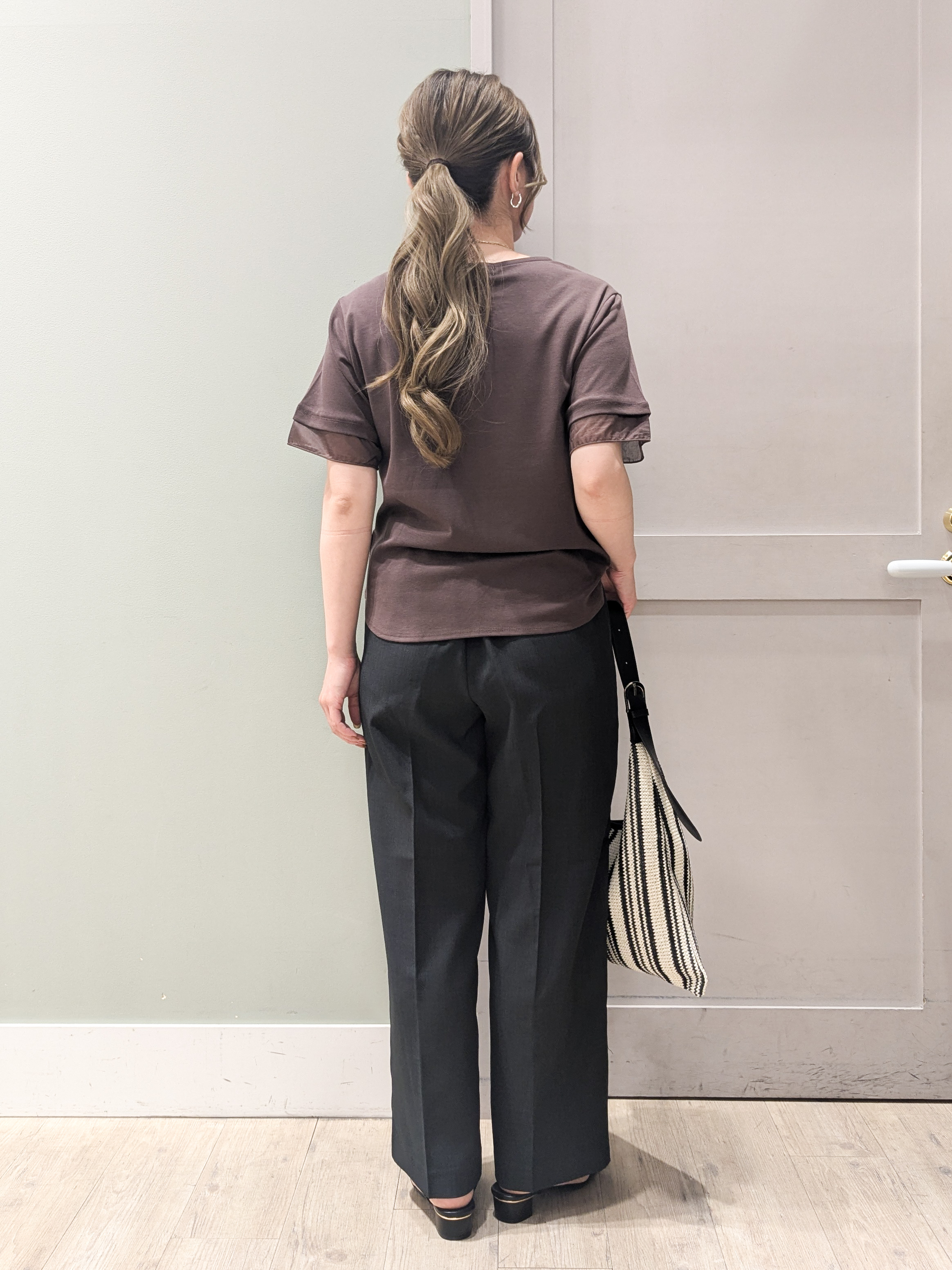 kuwawaさんの「grove｜【二の腕カバー/UVカット】袖口シアースクエアネックTシャツ」を使ったコーディネート