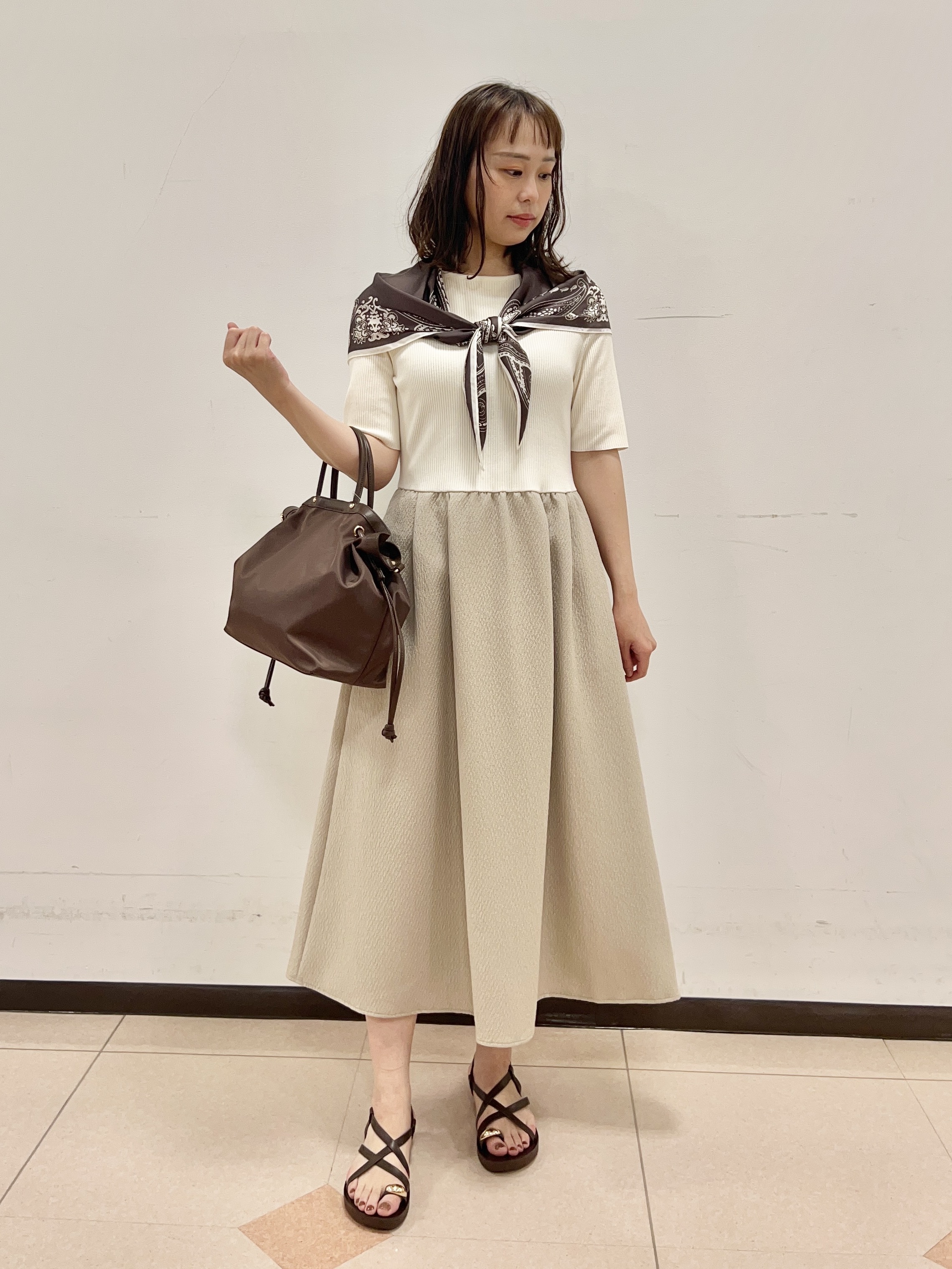 りおさんの「UNTITLED｜◆【接触冷感】ペイズリーモチーフ・トライアングルスカーフ」を使ったコーディネート
