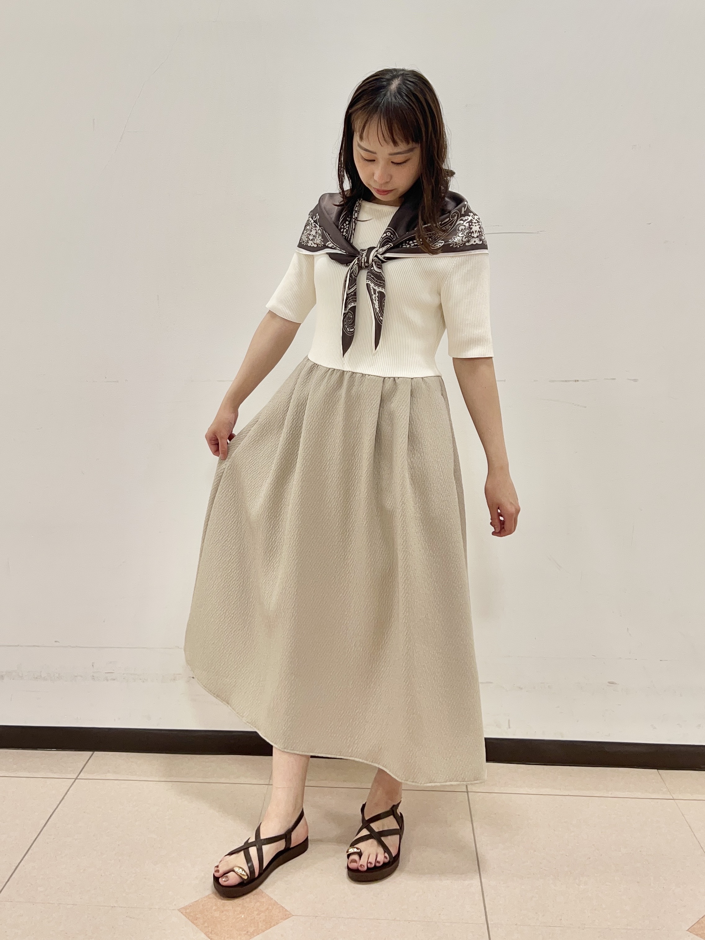 りおさんの「UNTITLED｜◆【接触冷感】ペイズリーモチーフ・トライアングルスカーフ」を使ったコーディネート