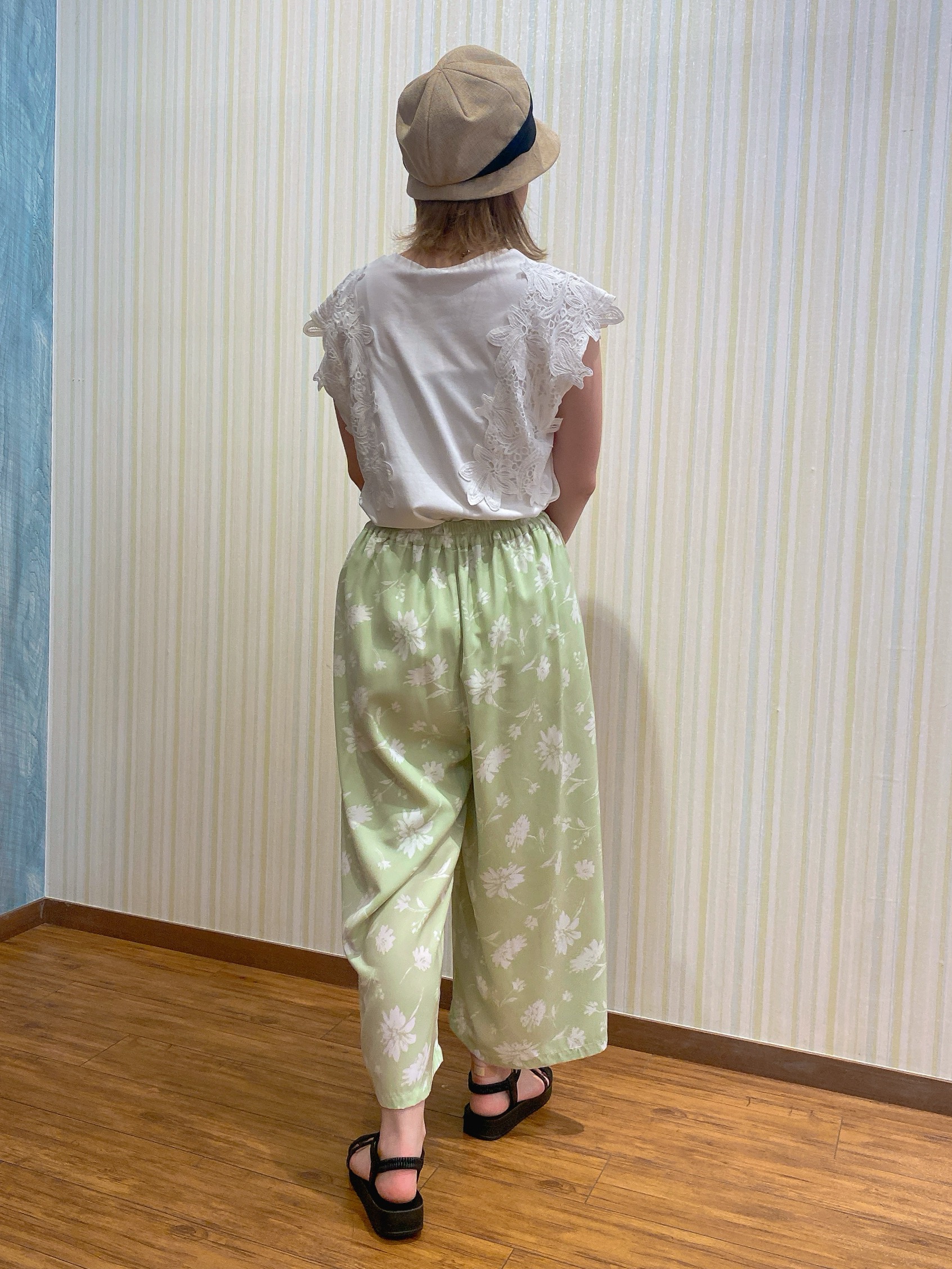 ayaさんの「SHOO･LA･RUE｜【S-LL/洗濯機可】女性らしさ溢れるモチーフレース スムースTシャツ」を使ったコーディネート