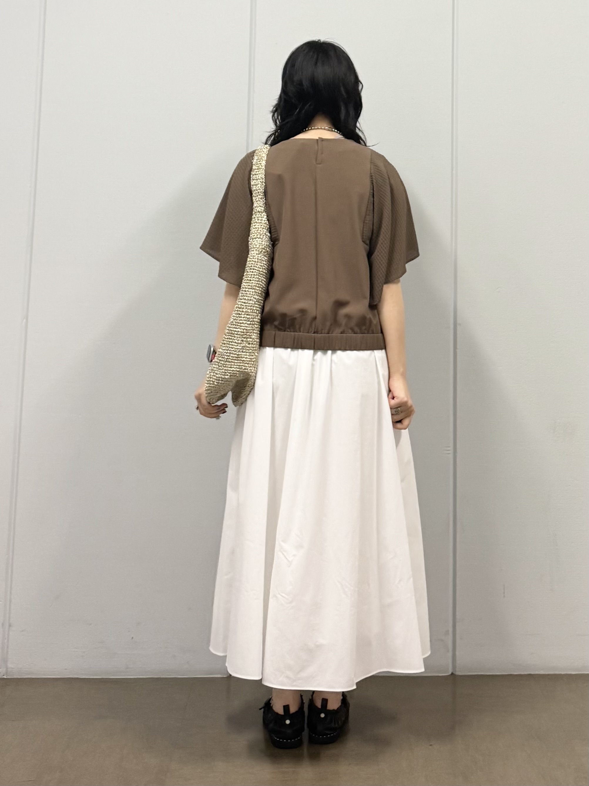 mizukiさんの「INDIVI｜【洗える／シアーチェック柄】異素材コンビスリーブトップス」を使ったコーディネート