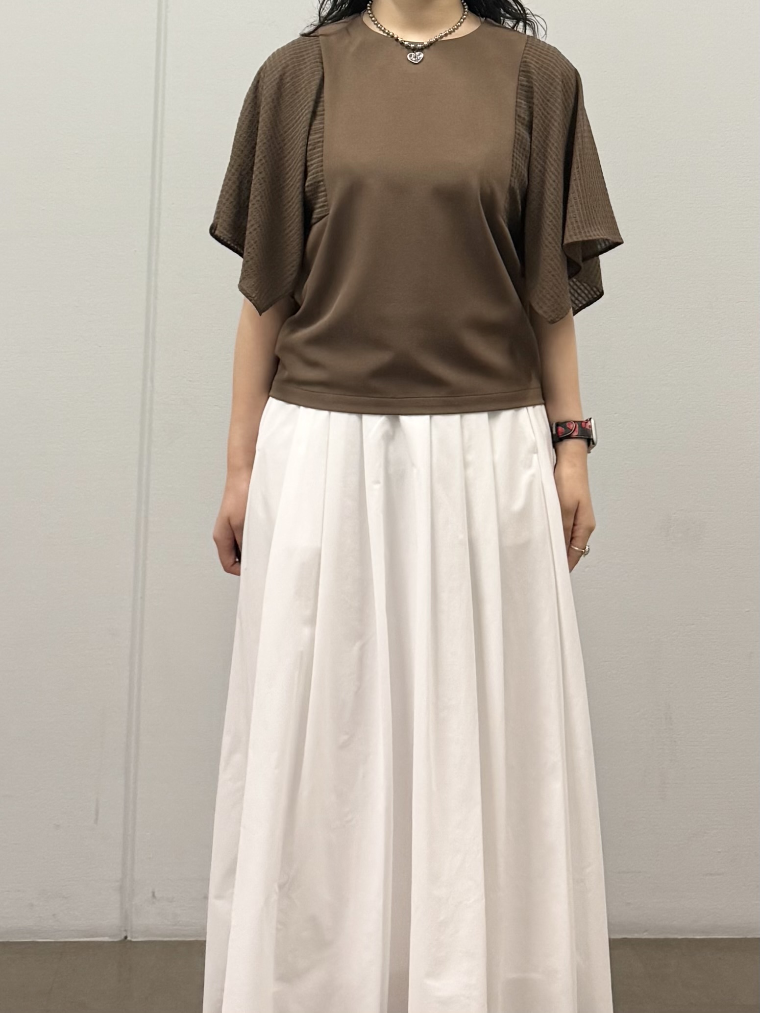 mizukiさんの「INDIVI｜【洗える／シアーチェック柄】異素材コンビスリーブトップス」を使ったコーディネート