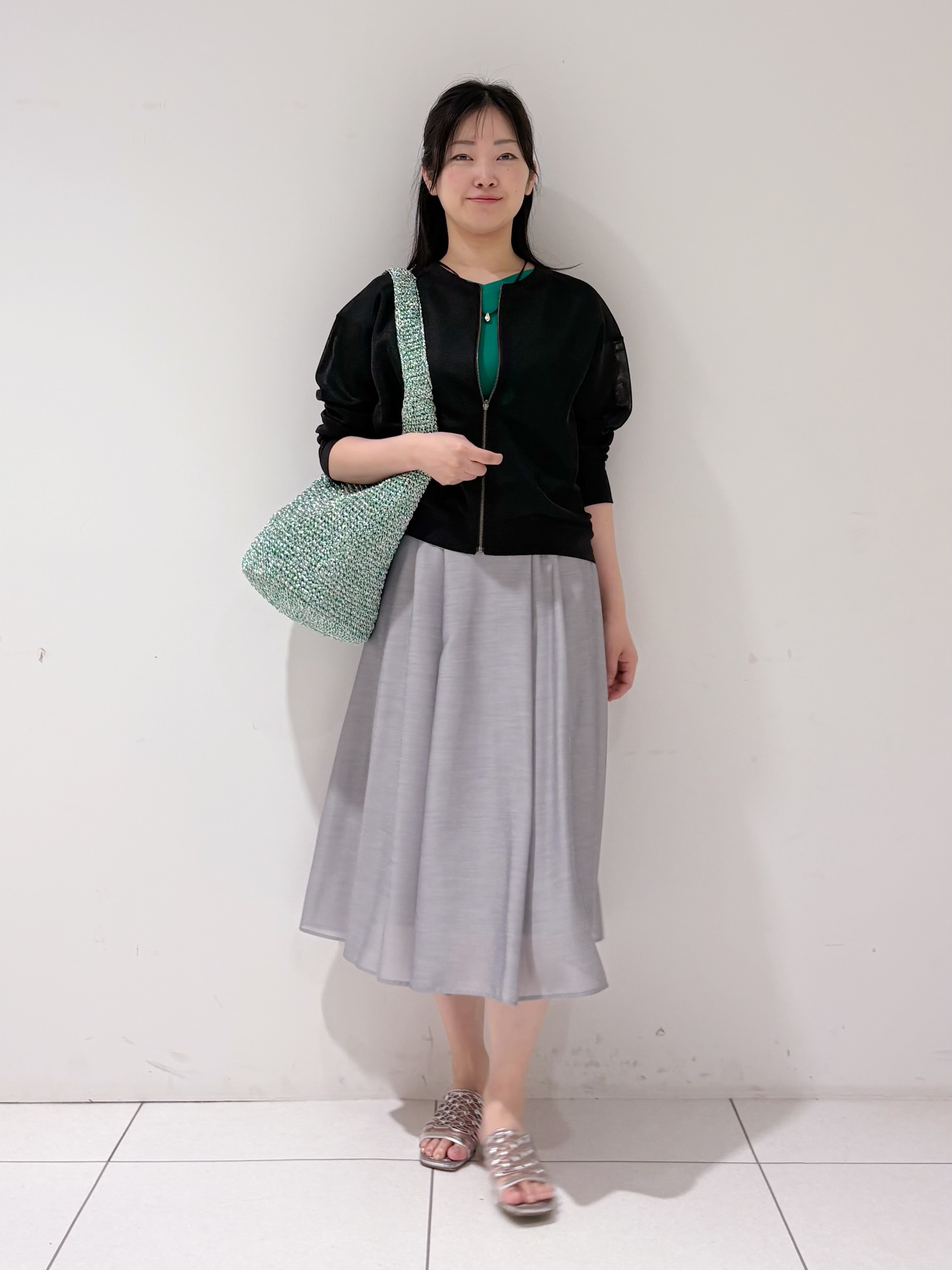 momokoさんの「INDIVI｜【洗える】ガーター編みVネックニットT」を使ったコーディネート