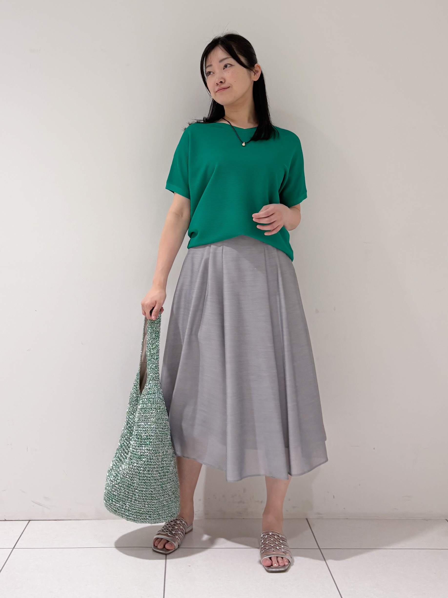 momokoさんの「INDIVI｜【洗える】ガーター編みVネックニットT」を使ったコーディネート