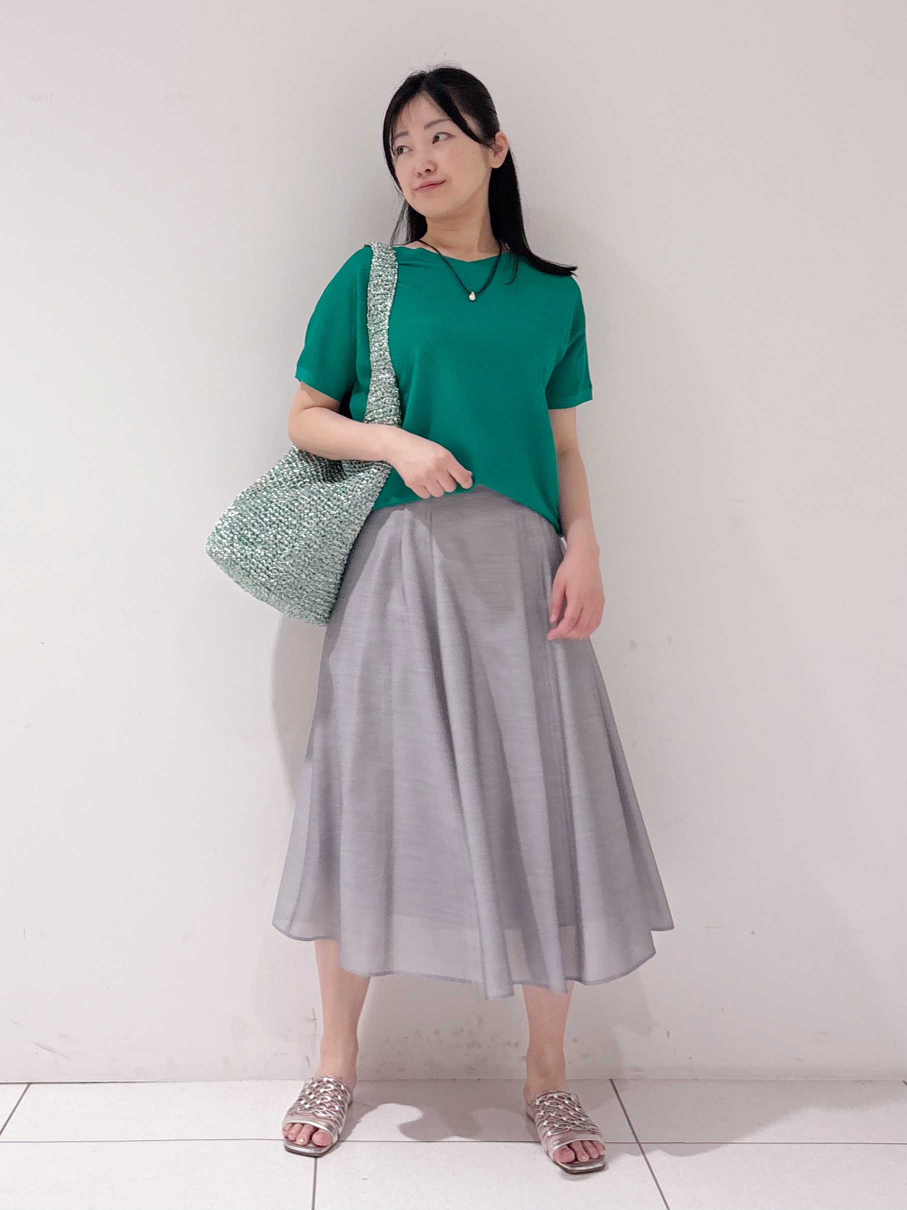 momokoさんの「INDIVI｜【洗える】ガーター編みVネックニットT」を使ったコーディネート