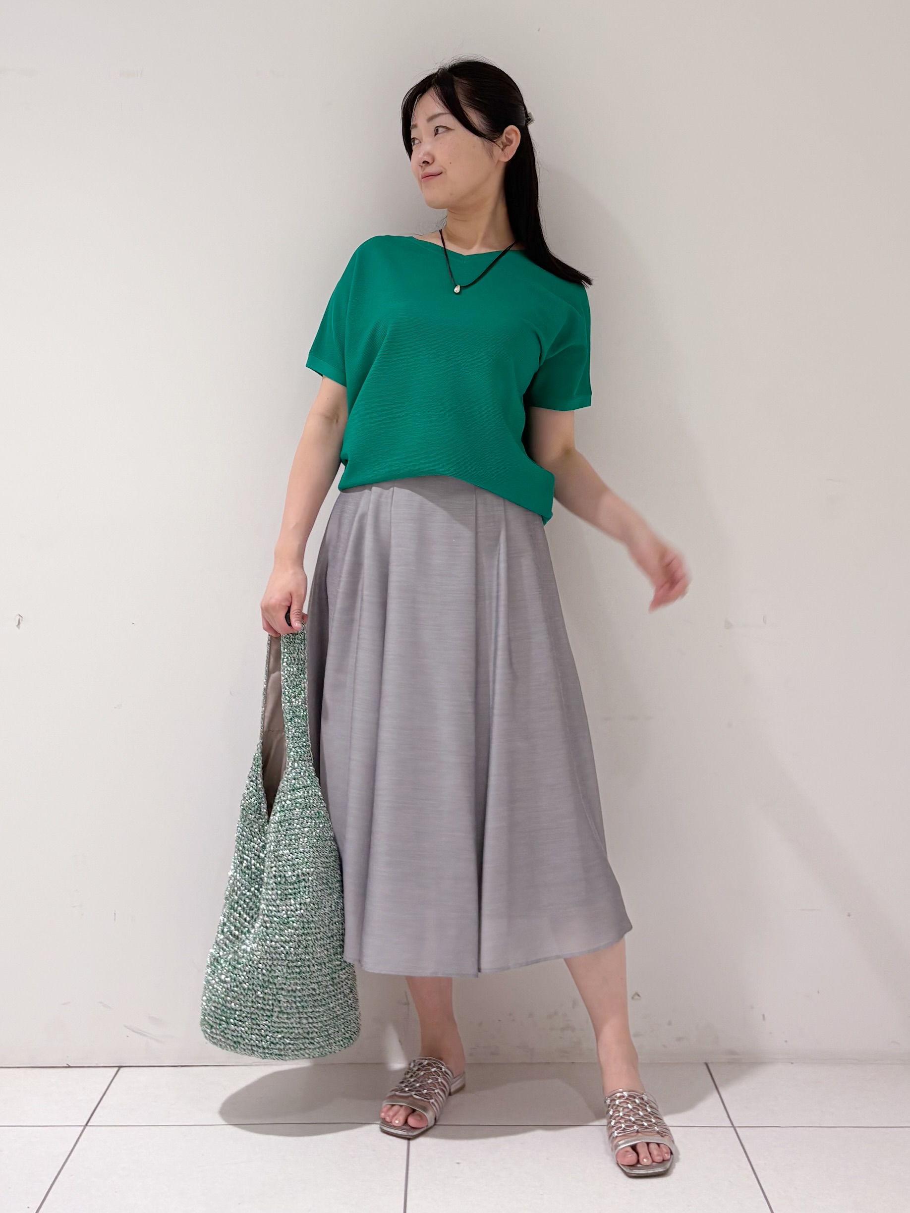 momokoさんの「INDIVI｜【洗える】ガーター編みVネックニットT」を使ったコーディネート