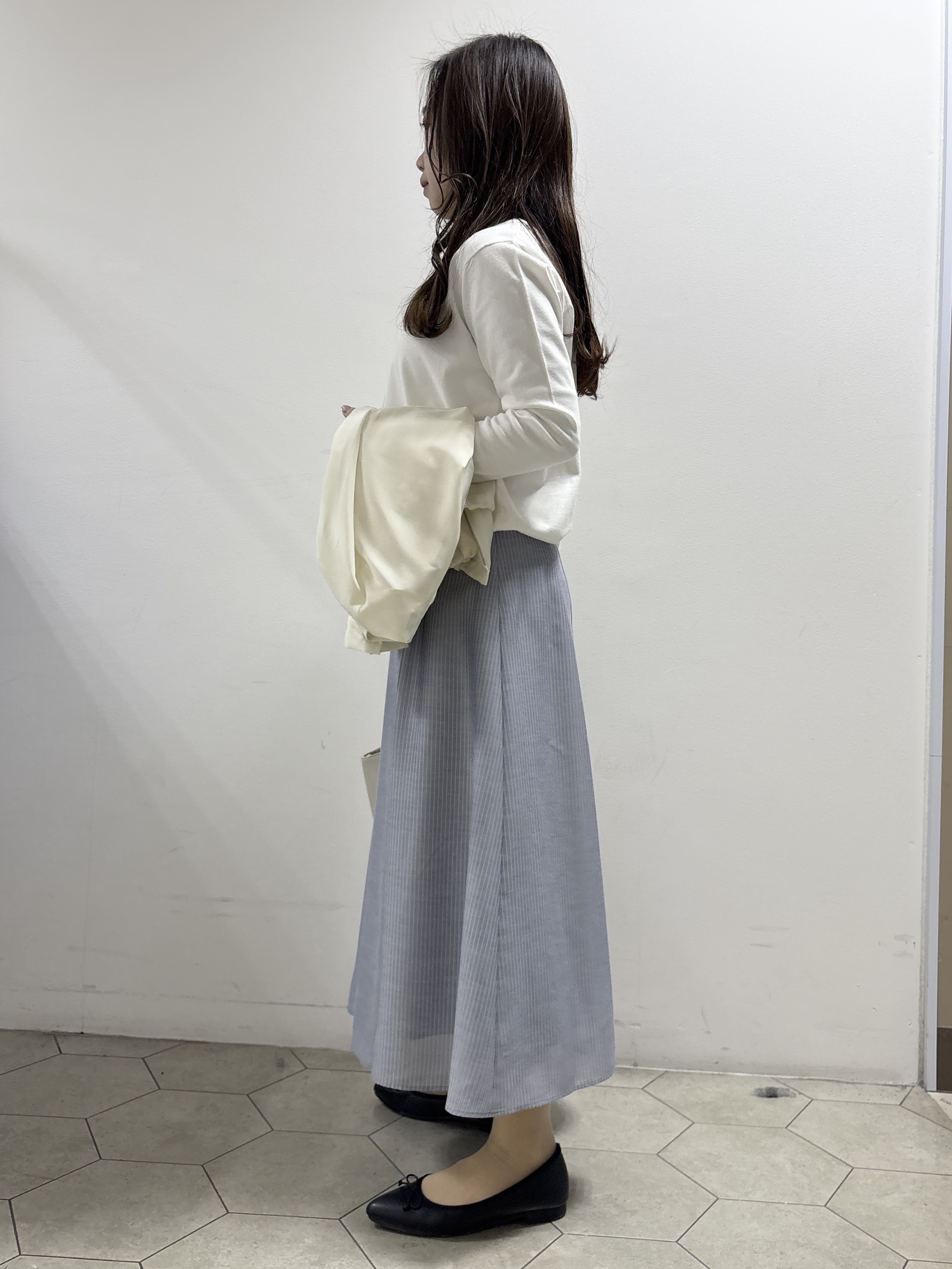 kahoさんの「INDIVI｜【洗える／アンサンブル可能】シンプルデザインニット」を使ったコーディネート