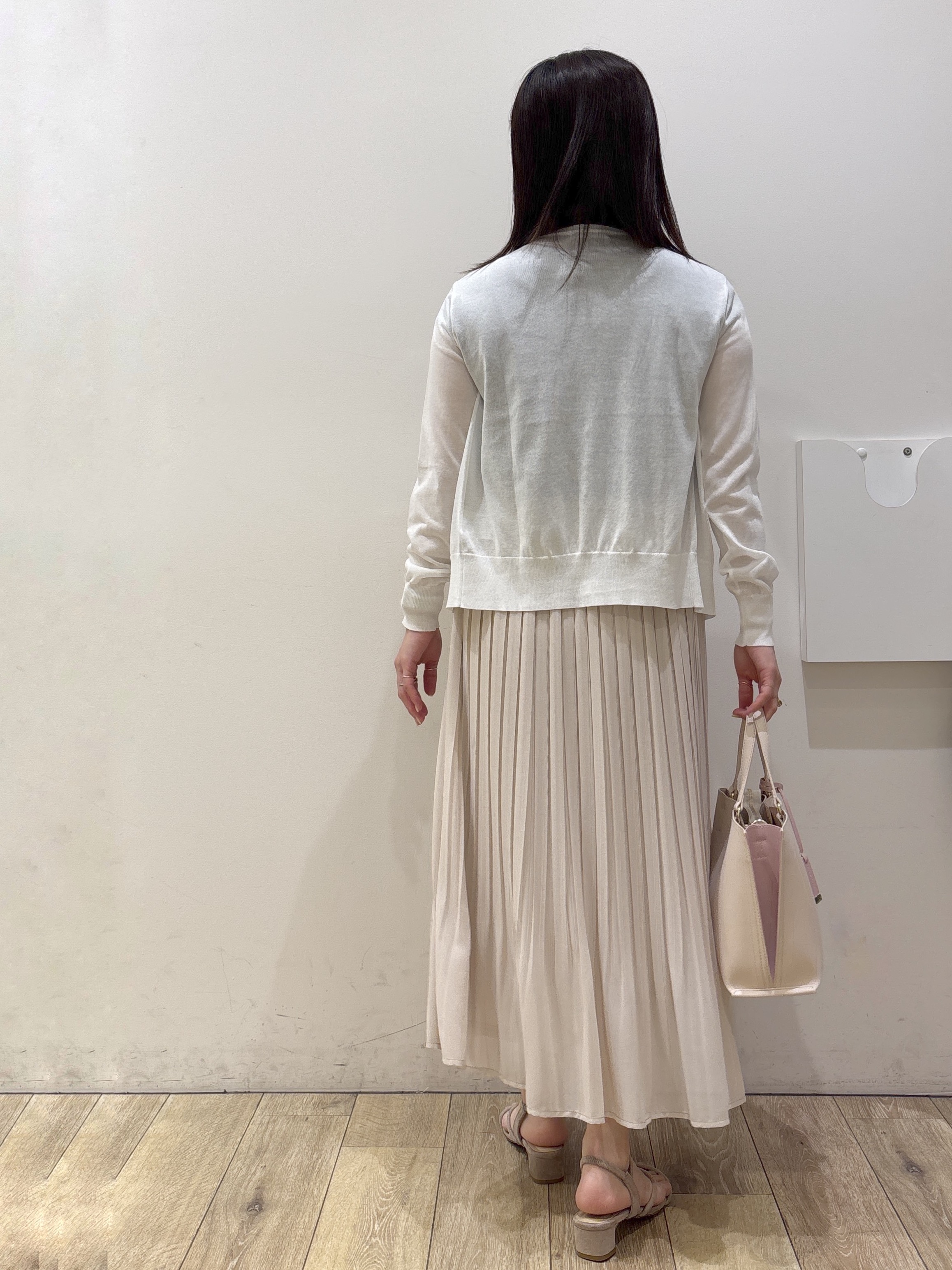 mameさんの「index｜【接触冷感】ビジューボタンカーディガン《抗ピリング／洗濯機OK》」を使ったコーディネート
