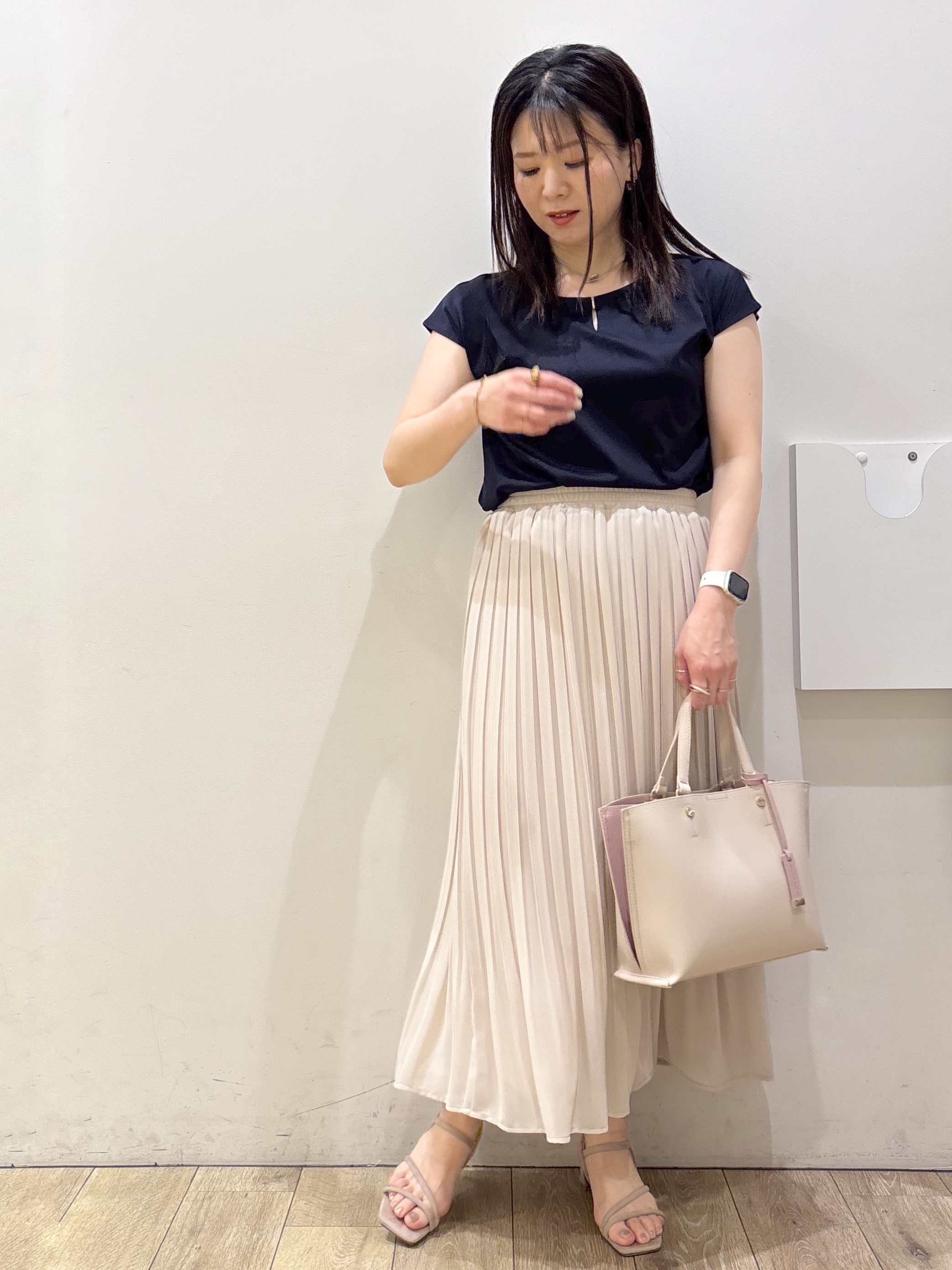 mameさんの「index｜【接触冷感】ビジューボタンカーディガン《抗ピリング／洗濯機OK》」を使ったコーディネート