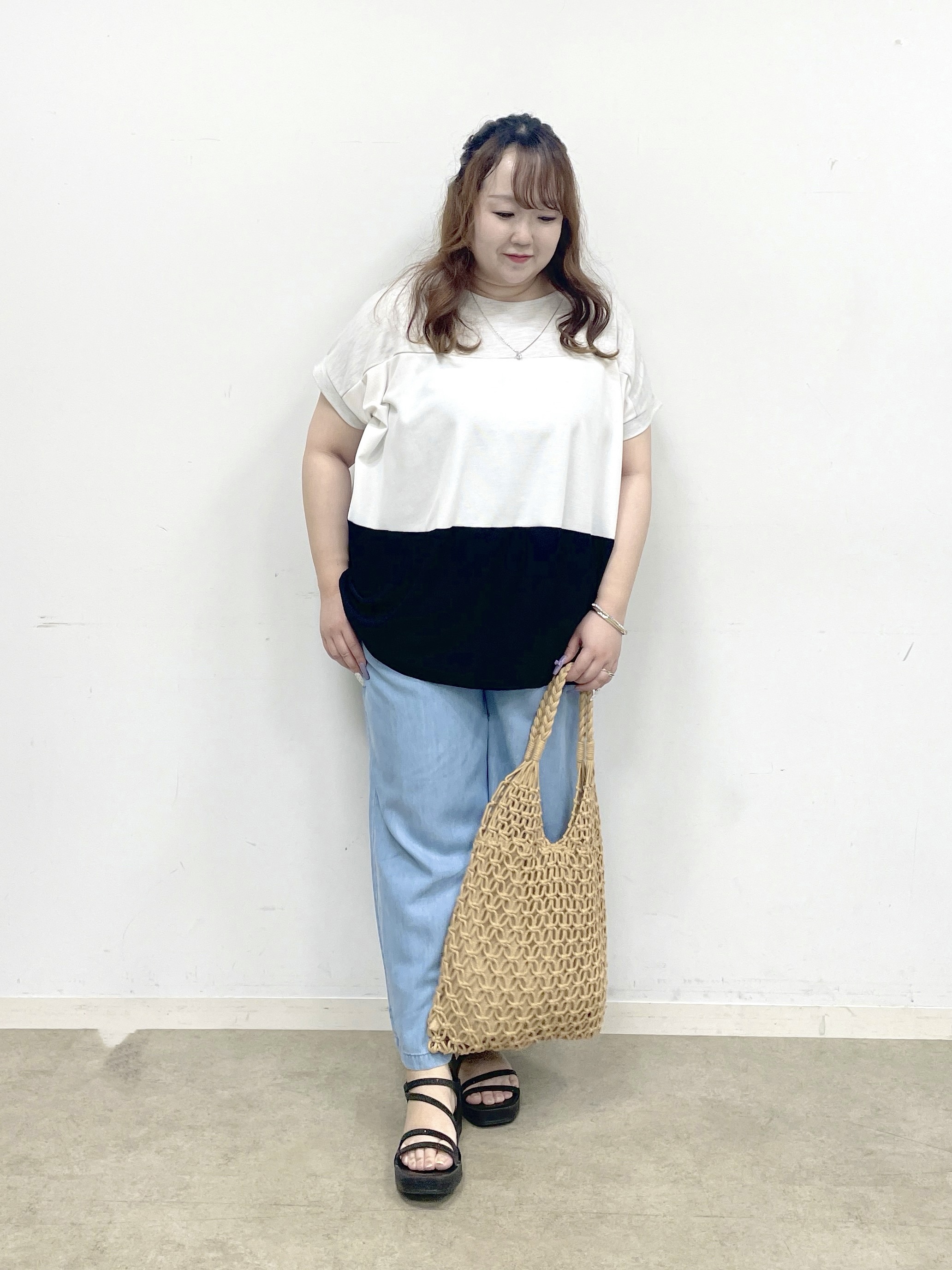 Risaさんの「SHOO･LA･RUE｜【S-LL/洗濯機可/体型カバー】インせず着られる 異素材ブロッキング ドルマンＴシャツ」を使ったコーディネート