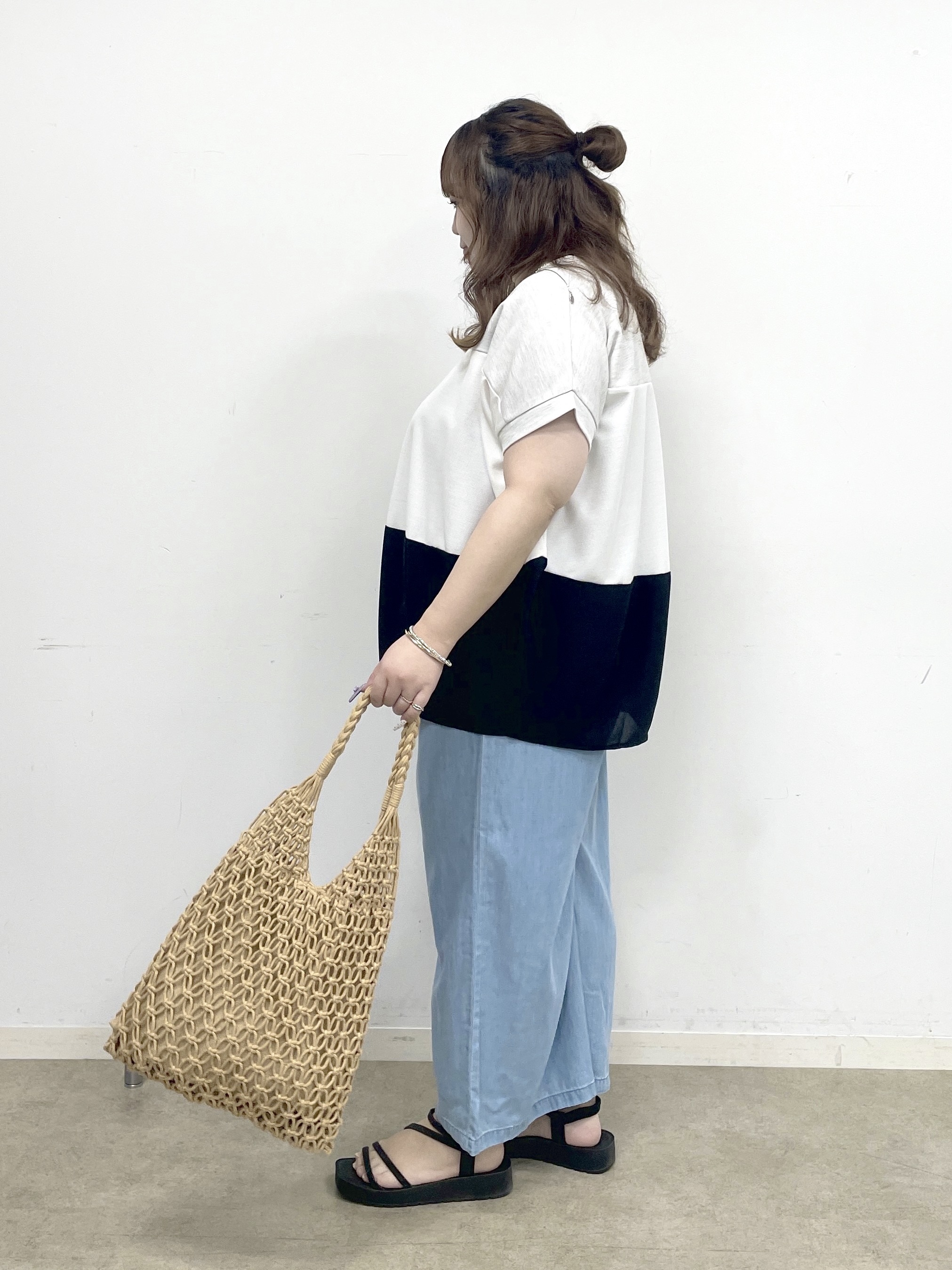 Risaさんの「SHOO･LA･RUE｜【S-LL/洗濯機可/体型カバー】インせず着られる 異素材ブロッキング ドルマンＴシャツ」を使ったコーディネート