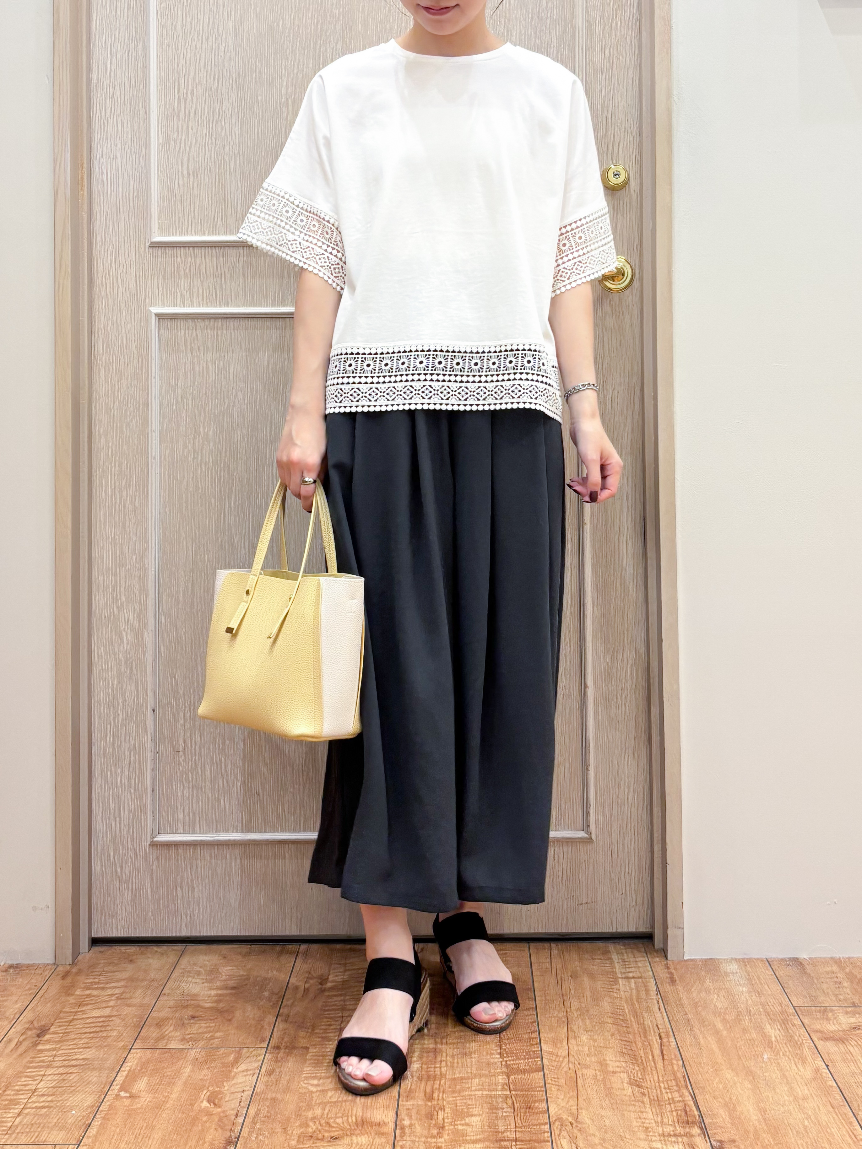 なみさんの「SHOO･LA･RUE｜【洗濯機可/体型カバー/S-LL】レース使いがポイント デザインTシャツ」を使ったコーディネート