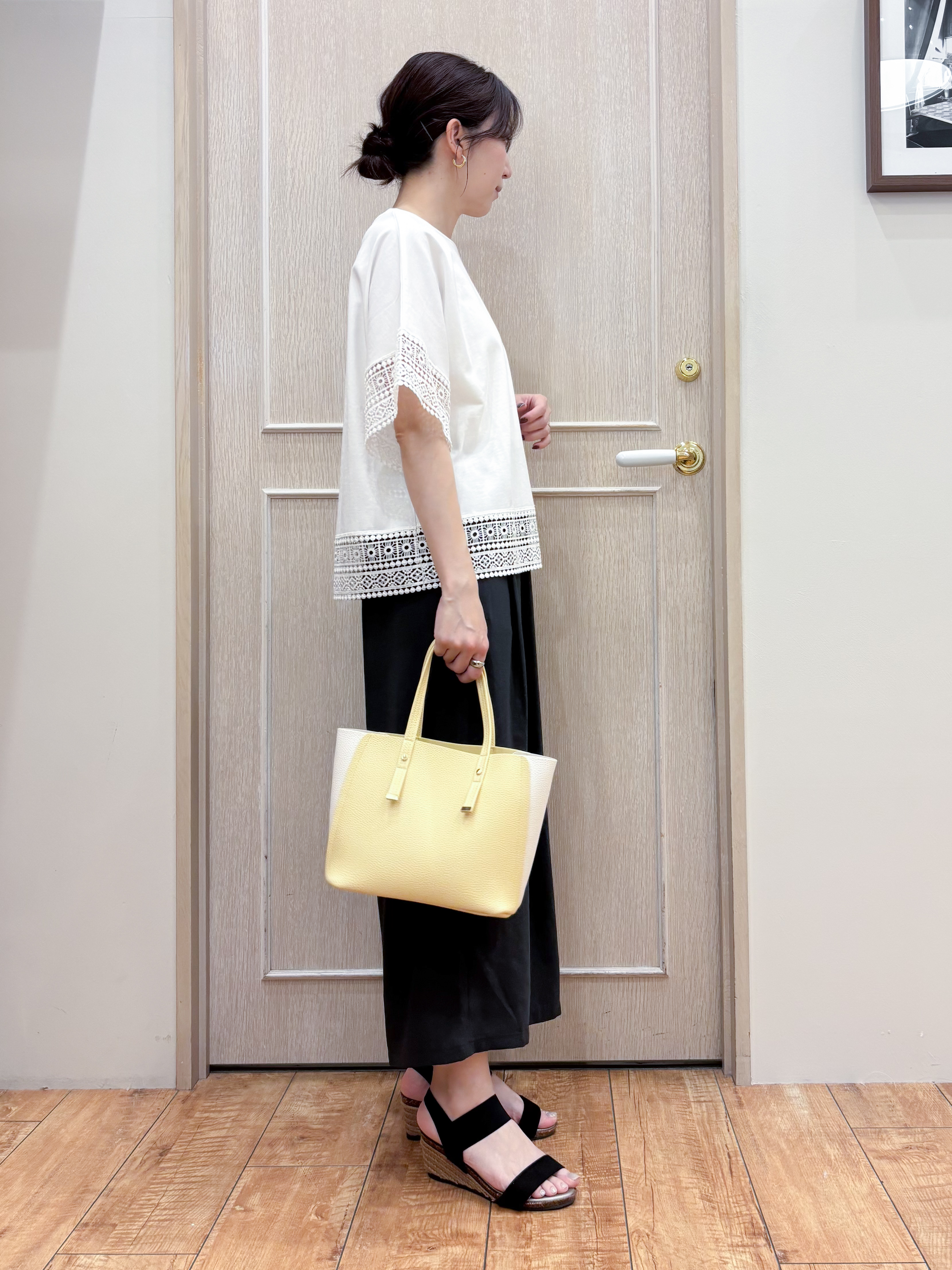 なみさんの「SHOO･LA･RUE｜【洗濯機可/体型カバー/S-LL】レース使いがポイント デザインTシャツ」を使ったコーディネート