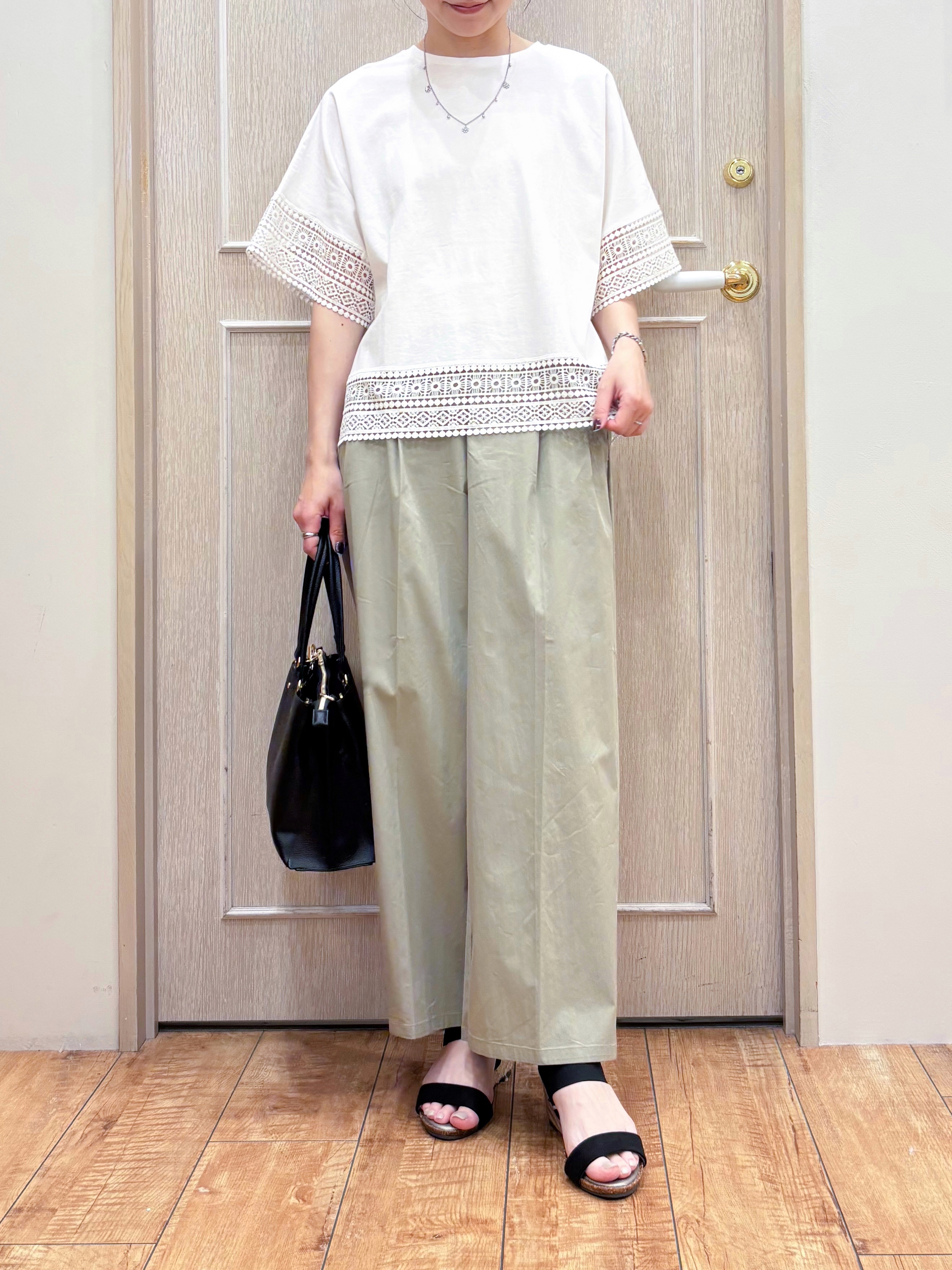 なみさんの「SHOO･LA･RUE｜【洗濯機可/体型カバー/S-LL】レース使いがポイント デザインTシャツ」を使ったコーディネート
