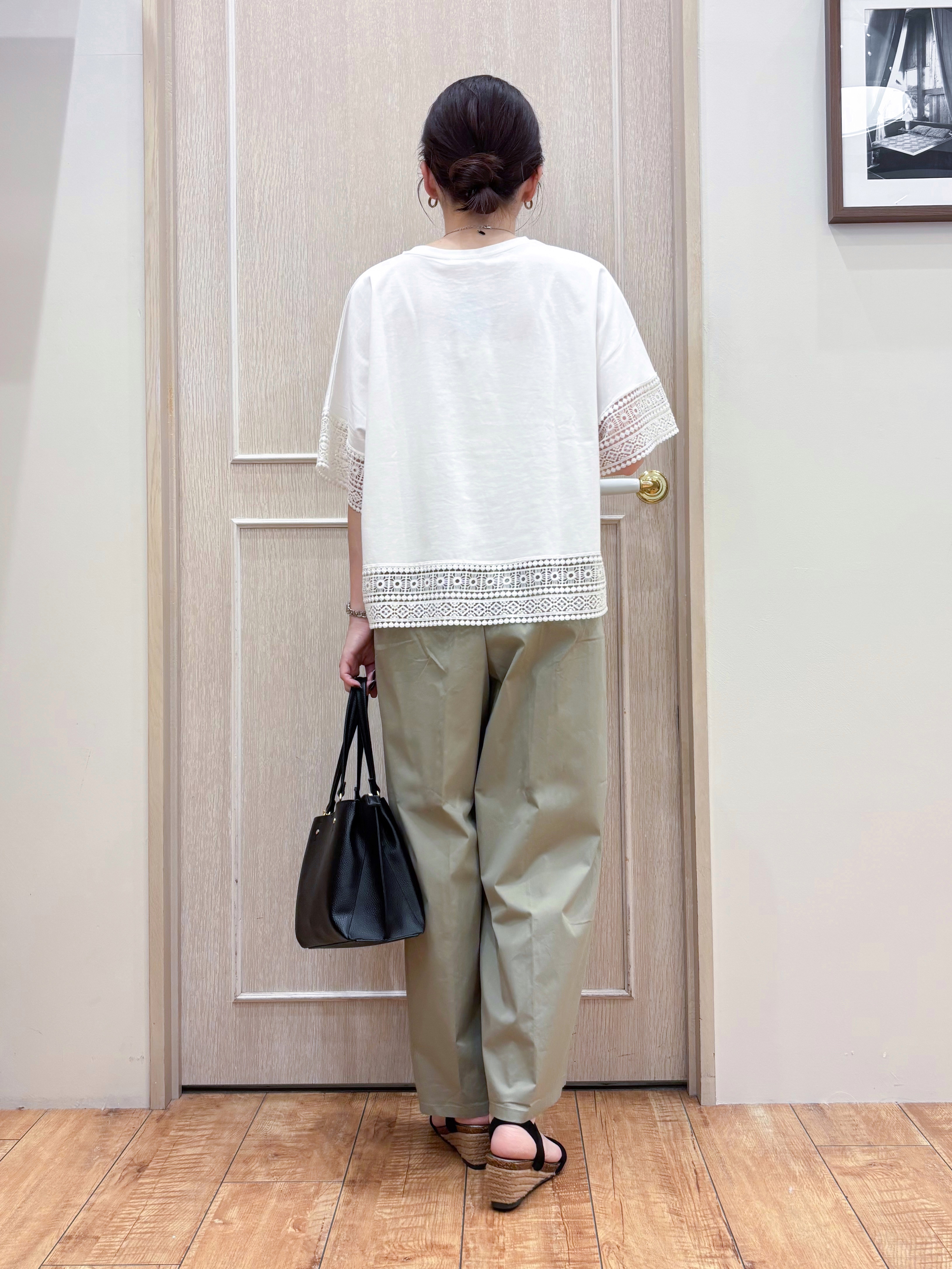 なみさんの「SHOO･LA･RUE｜【洗濯機可/体型カバー/S-LL】レース使いがポイント デザインTシャツ」を使ったコーディネート