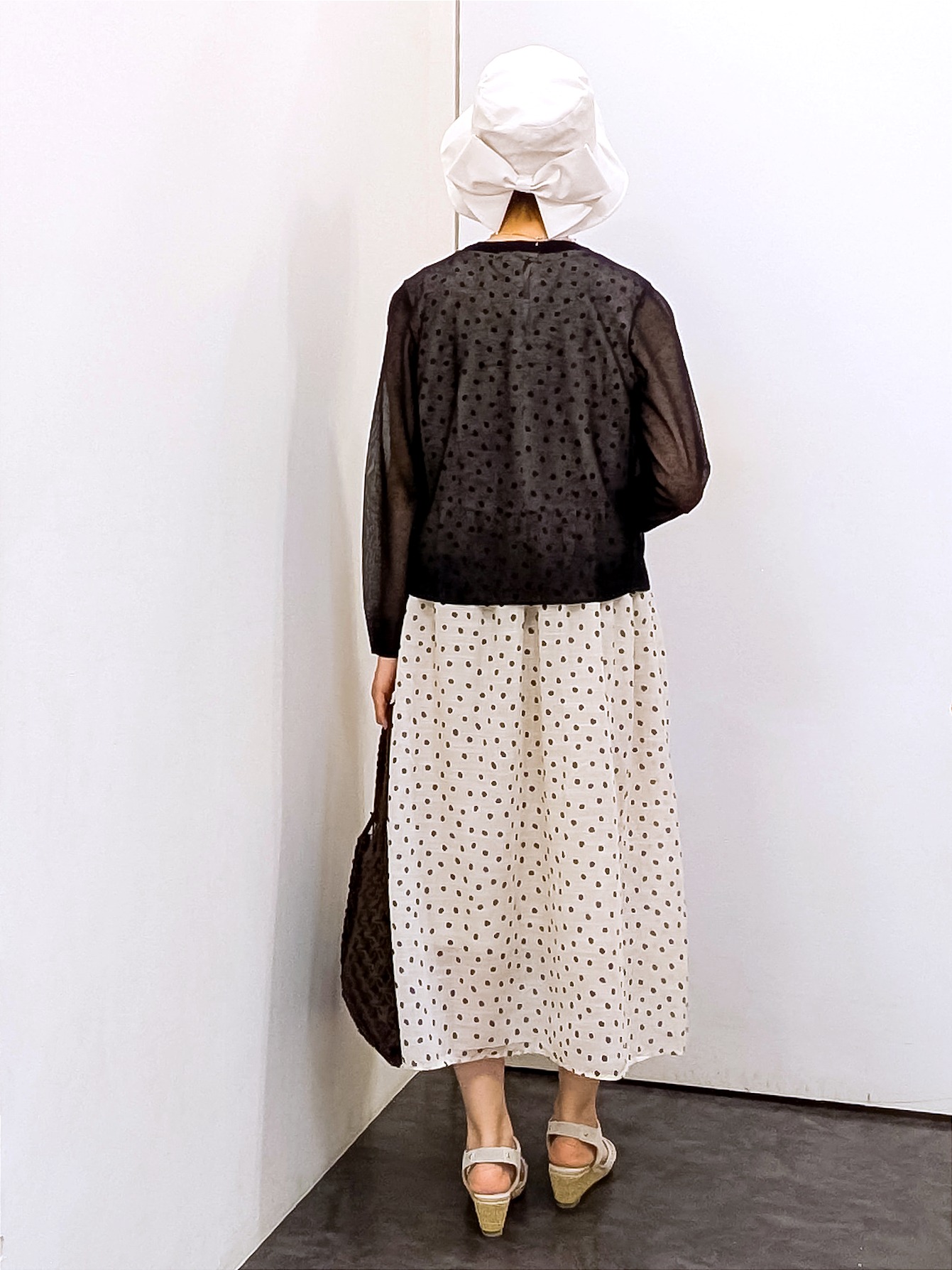 やまちゃんさんの「grove｜高評価！【洗える/名品】大人の透け感、シアーカーディガン」を使ったコーディネート