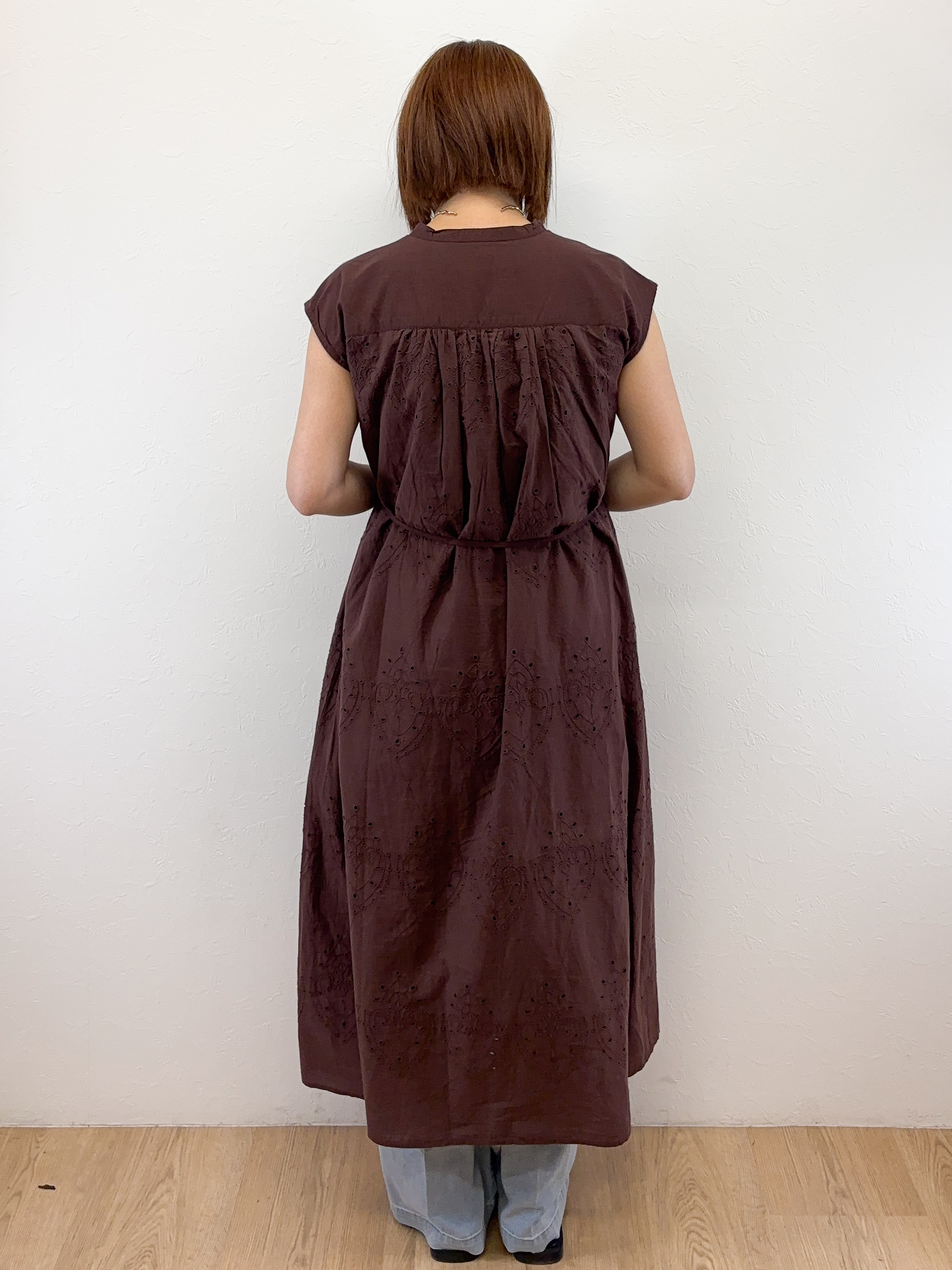 Takeさんの「OPAQUE.CLIP｜アイレットレース刺繍ワンピース【洗える】」を使ったコーディネート
