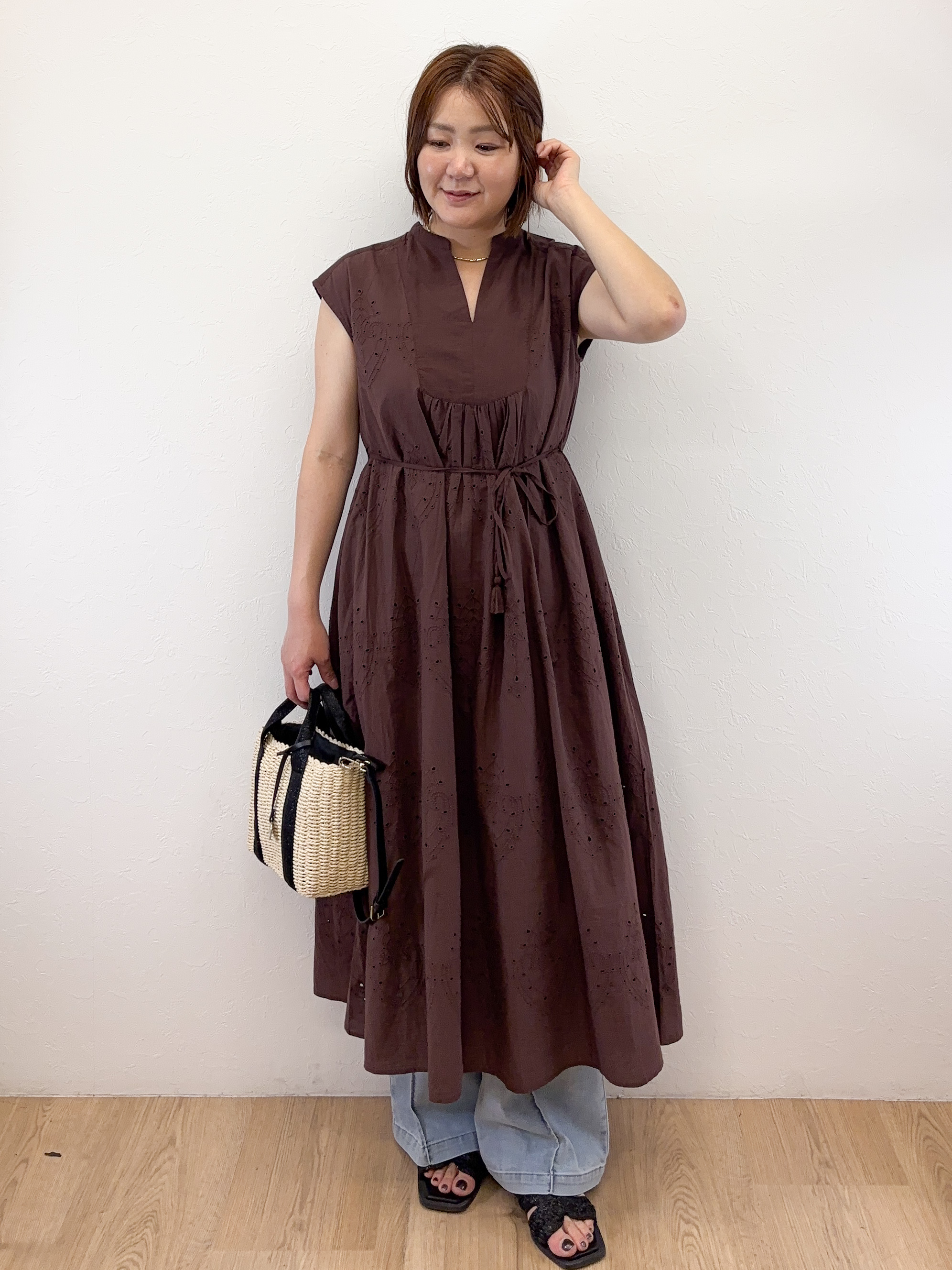 Takeさんの「OPAQUE.CLIP｜アイレットレース刺繍ワンピース【洗える】」を使ったコーディネート