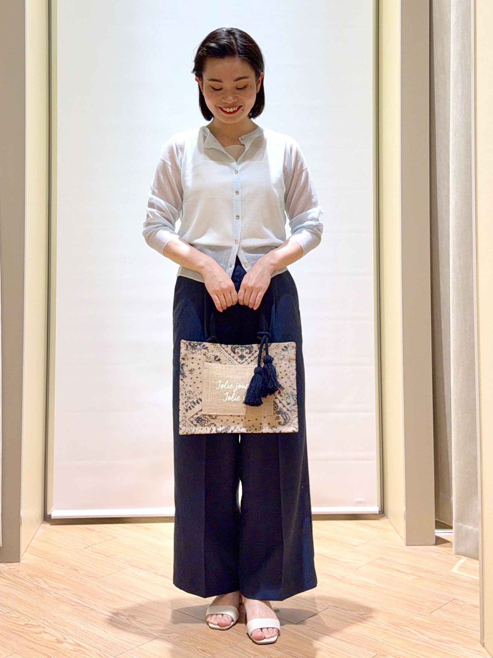 あんりさんの「grove｜高評価！【洗える/名品】大人の透け感、シアーカーディガン」を使ったコーディネート