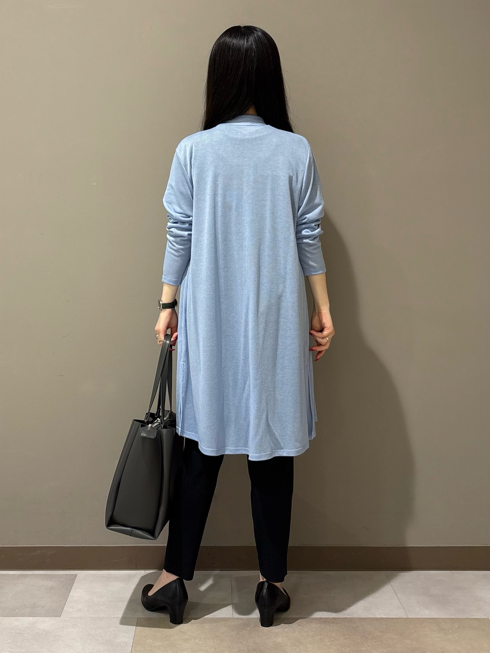 KEIKOさんの「INDIVI｜【洗える／アンサンブル可能】シアーストライプカーディガン」を使ったコーディネート