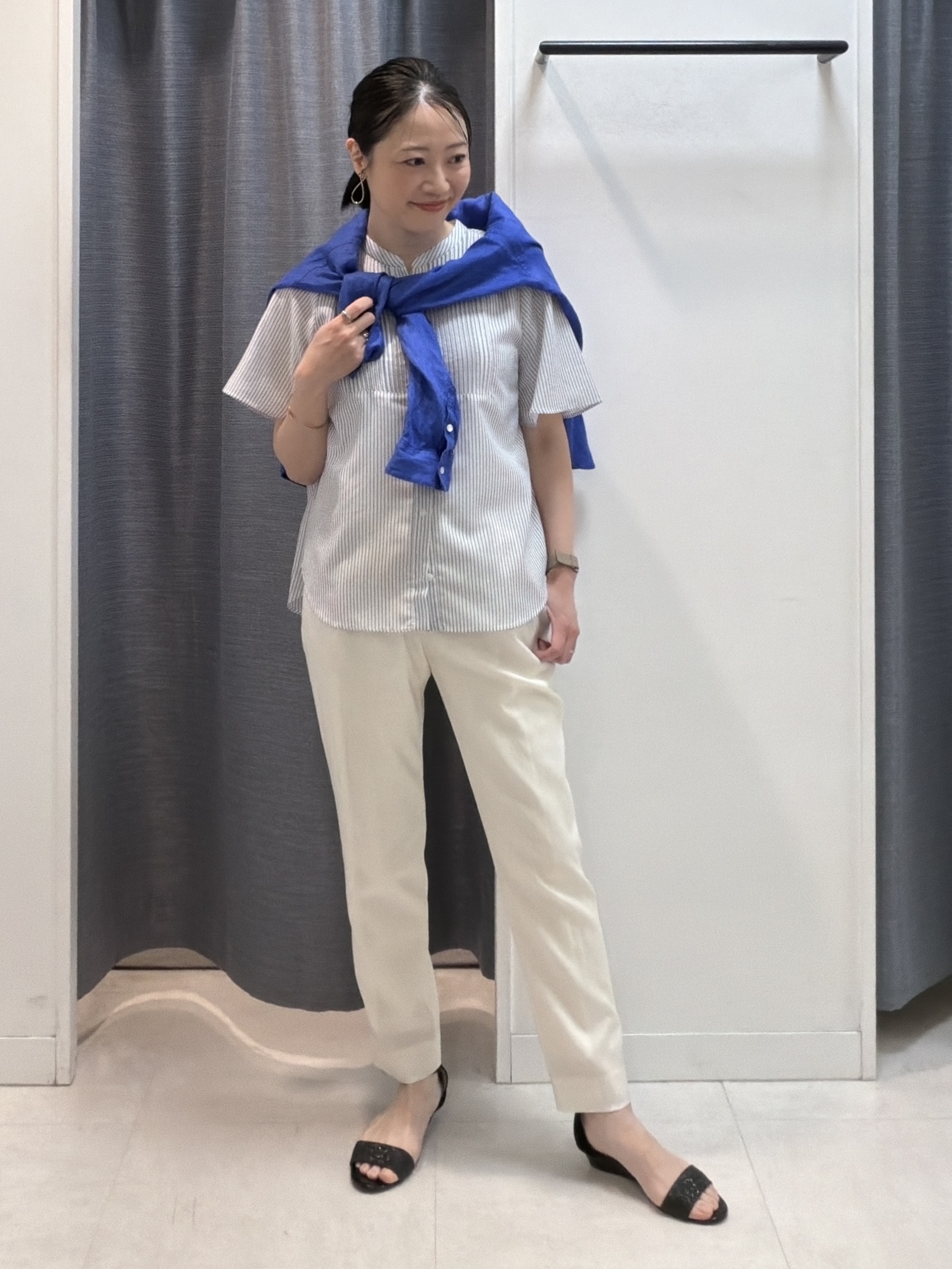 shihoさんの「INDIVI｜【接触冷感/洗える】シアーシャンブレーピンタックブラウス」を使ったコーディネート