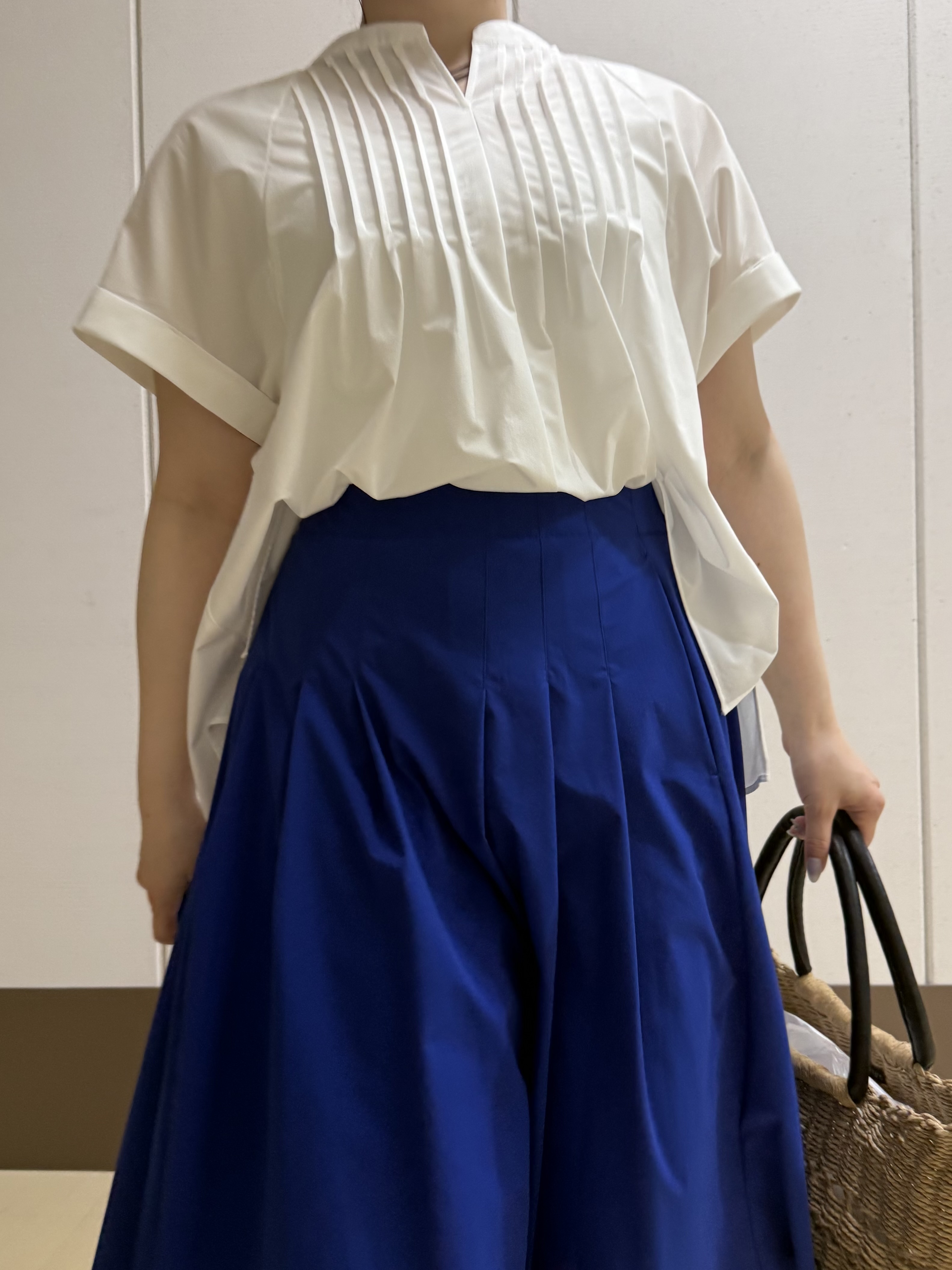 Rikoさんの「INDIVI｜【撥水／UVケア／SETUP可能】軽量タックスキッパーブラウス」を使ったコーディネート