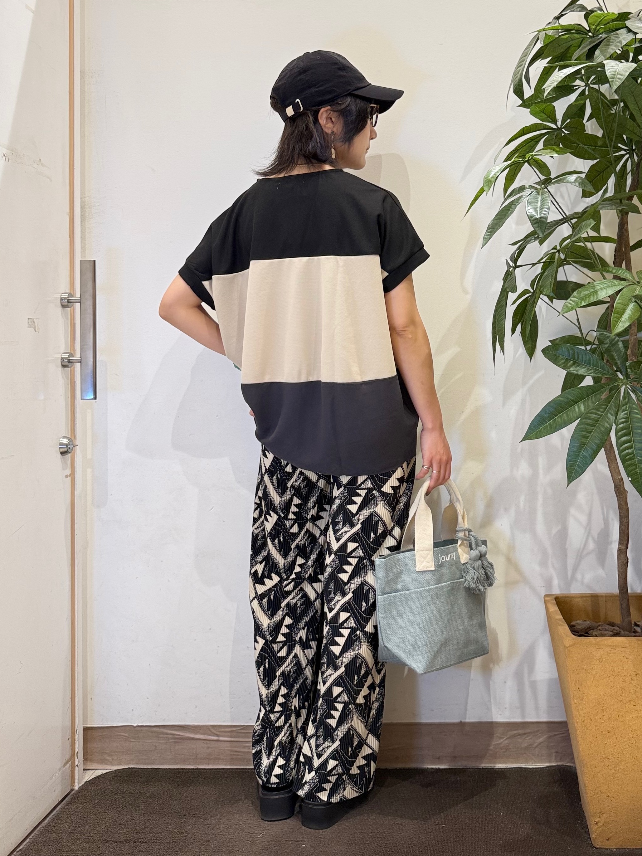 misakiさんの「SHOO･LA･RUE｜【S-LL/洗濯機可/体型カバー】インせず着られる 異素材ブロッキング ドルマンＴシャツ」を使ったコーディネート