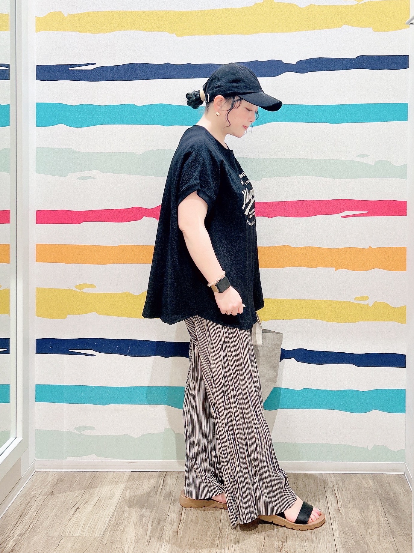 Peeさんの「SHOO･LA･RUE｜【洗濯機可】ぽこぽこさらさら アソートTシャツ」を使ったコーディネート