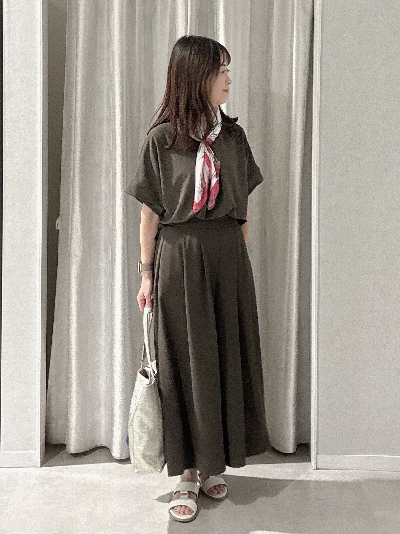makiさんの「UNTITLED｜【セットアップ可/UVカット/前後2WAY】リラクシーフレンチスリーブブラウス」を使ったコーディネート