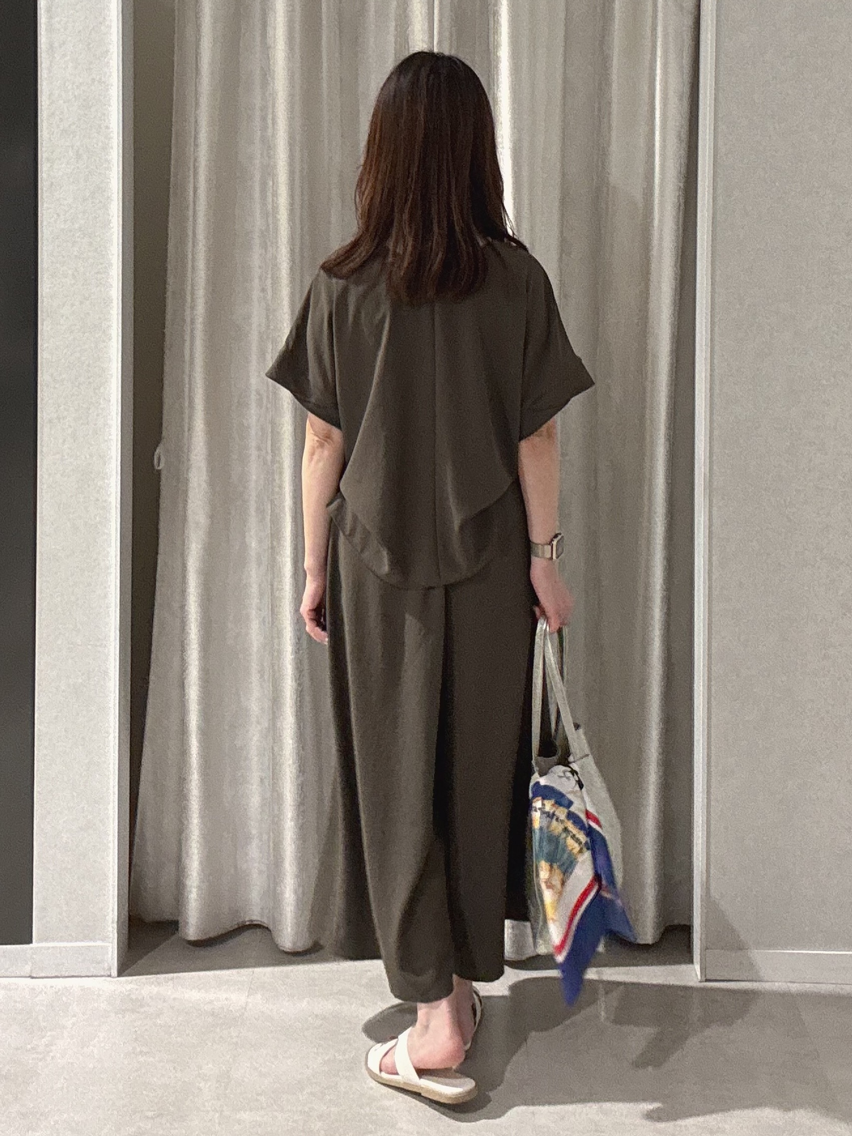 makiさんの「UNTITLED｜【セットアップ可/UVカット/前後2WAY】リラクシーフレンチスリーブブラウス」を使ったコーディネート