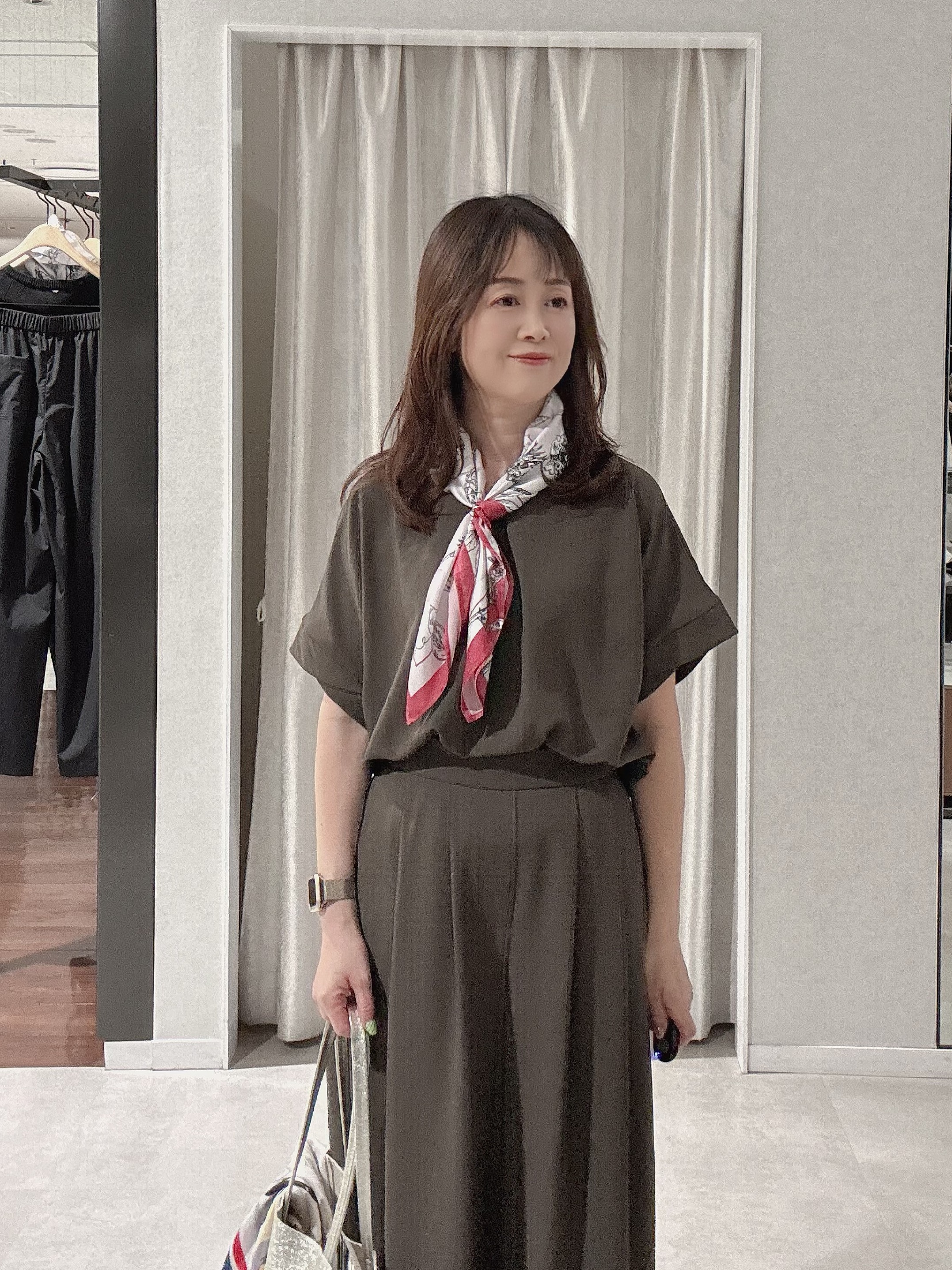 makiさんの「UNTITLED｜【セットアップ可/UVカット/前後2WAY】リラクシーフレンチスリーブブラウス」を使ったコーディネート