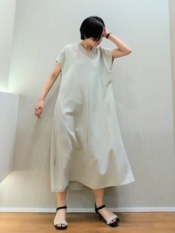 ミズタさんの「UNTITLED｜【UV/接触冷感/遮熱/通気性】スラブバンドカラーワンピース」を使ったコーディネート