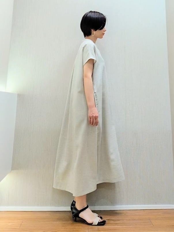 ミズタさんの「UNTITLED｜【UV/接触冷感/遮熱/通気性】スラブバンドカラーワンピース」を使ったコーディネート