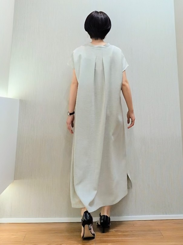 ミズタさんの「UNTITLED｜【UV/接触冷感/遮熱/通気性】スラブバンドカラーワンピース」を使ったコーディネート