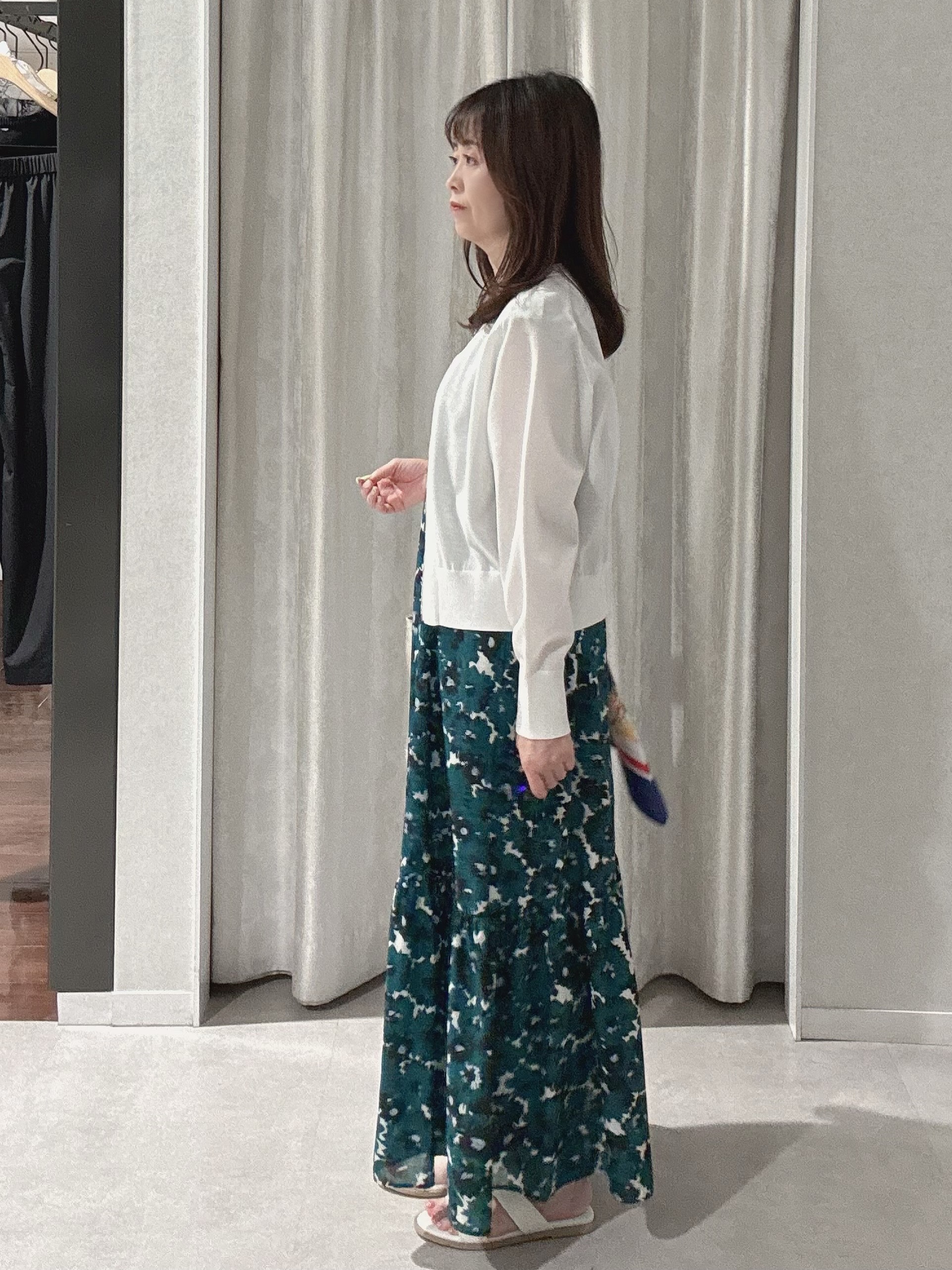 makiさんの「UNTITLED｜【アンサンブル可/日除け・冷房対策】シアーレーヨンZIPカーディガン」を使ったコーディネート