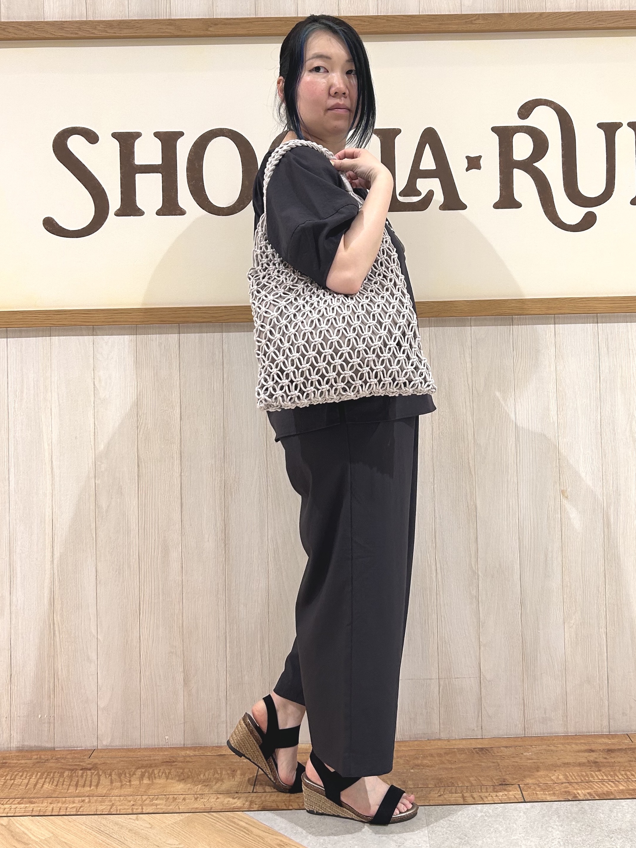 まるさんの「SHOO･LA･RUE｜【S-LL/洗濯機可/セットアップ可】軽凛(かろりん) タックブラウス」を使ったコーディネート