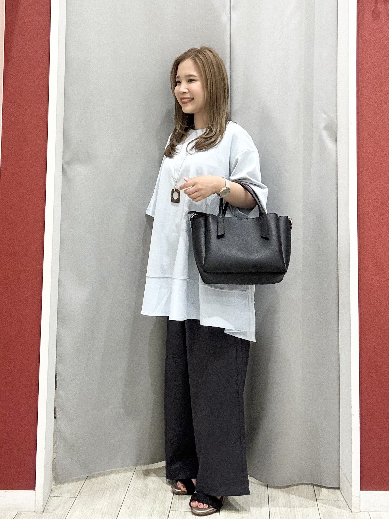 shioさんの「SHOO･LA･RUE｜【洗濯機可/S-LL】オンにもオフにも マルチに使えるボタンレスカーディガン」を使ったコーディネート
