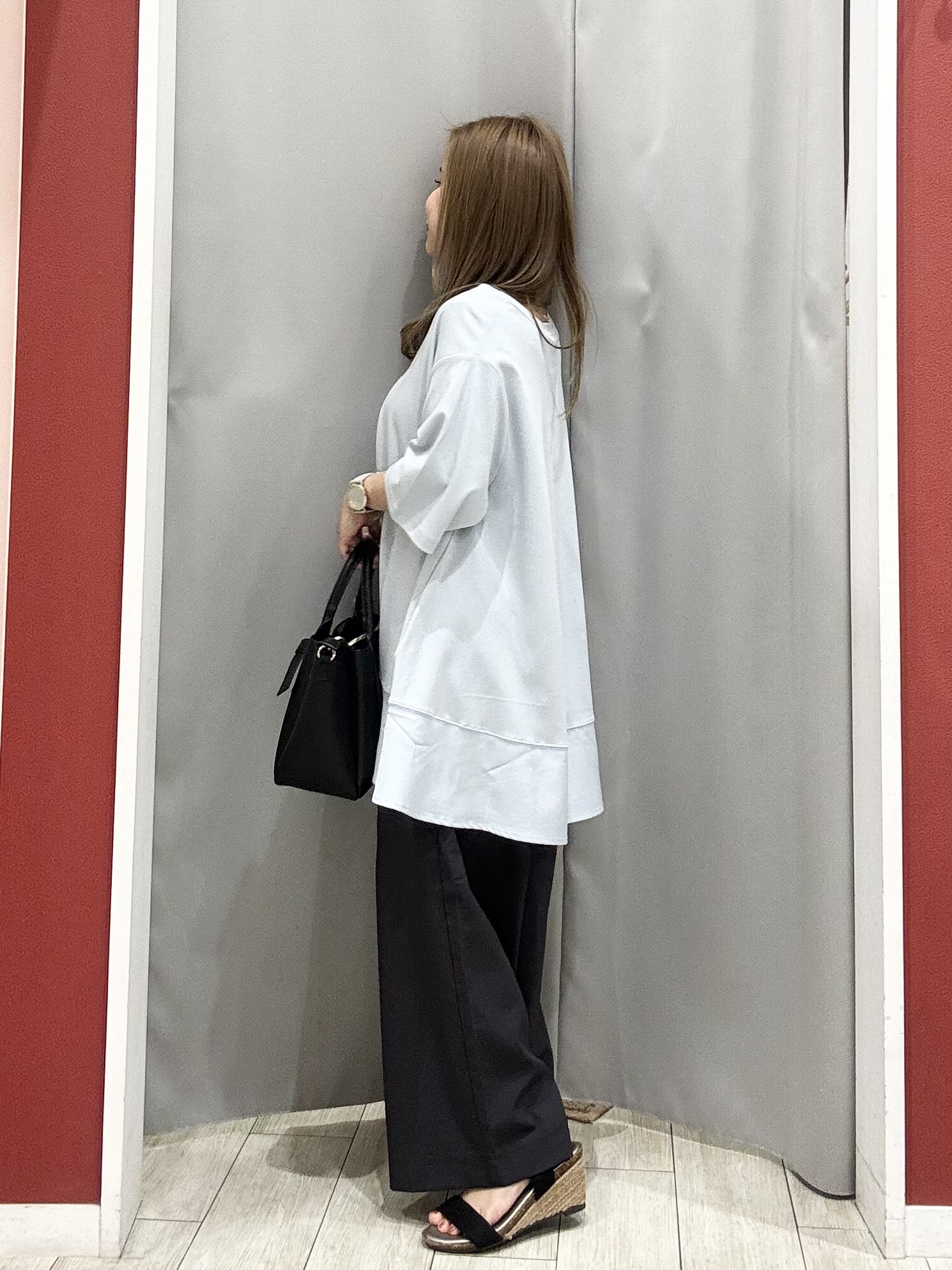 shioさんの「SHOO･LA･RUE｜【洗濯機可/S-LL】オンにもオフにも マルチに使えるボタンレスカーディガン」を使ったコーディネート