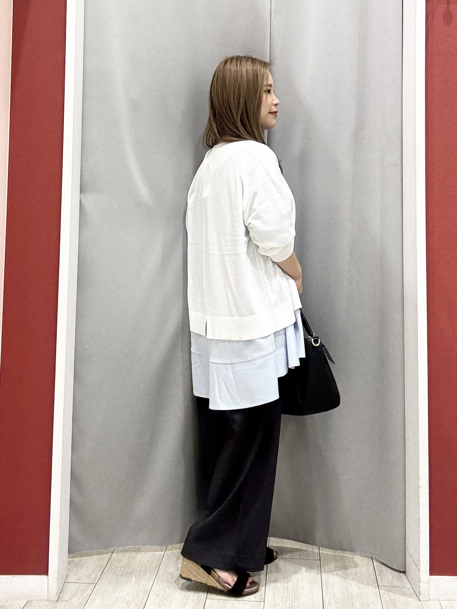 shioさんの「SHOO･LA･RUE｜【洗濯機可/S-LL】オンにもオフにも マルチに使えるボタンレスカーディガン」を使ったコーディネート