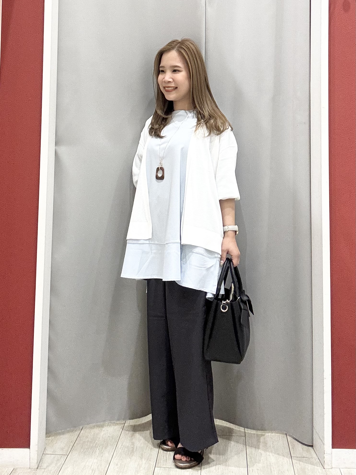 shioさんの「SHOO･LA･RUE｜【洗濯機可/S-LL】オンにもオフにも マルチに使えるボタンレスカーディガン」を使ったコーディネート